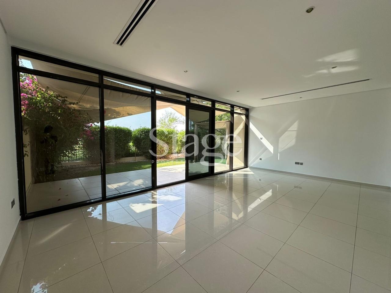 3 bedrooms Villas for Rent in DAMAC Hills, Dubai stage-11261551