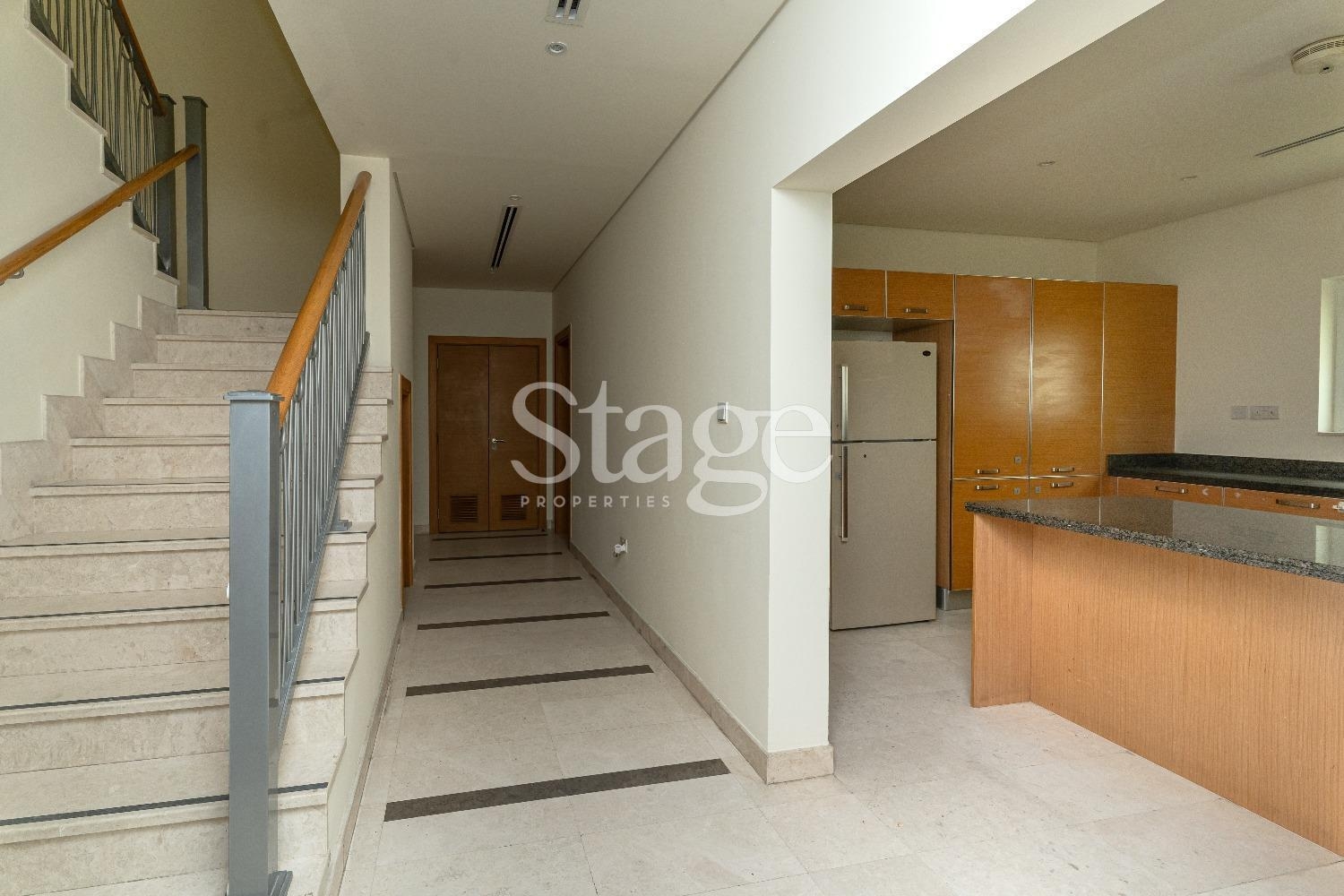 فيلا من ٣ غرف نوم للإيجار في الفرجان، Dubai stage-9785188