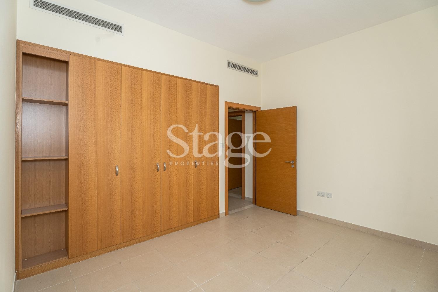 فيلا من ٣ غرف نوم للإيجار في الفرجان، Dubai stage-9785188