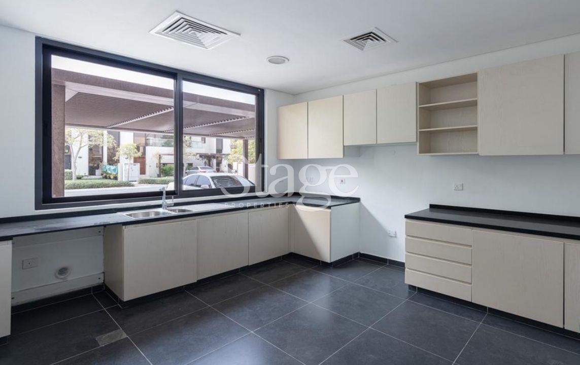 3 bedrooms Townhouse for Sale in DAMAC Hills, Dubai stage-11030572