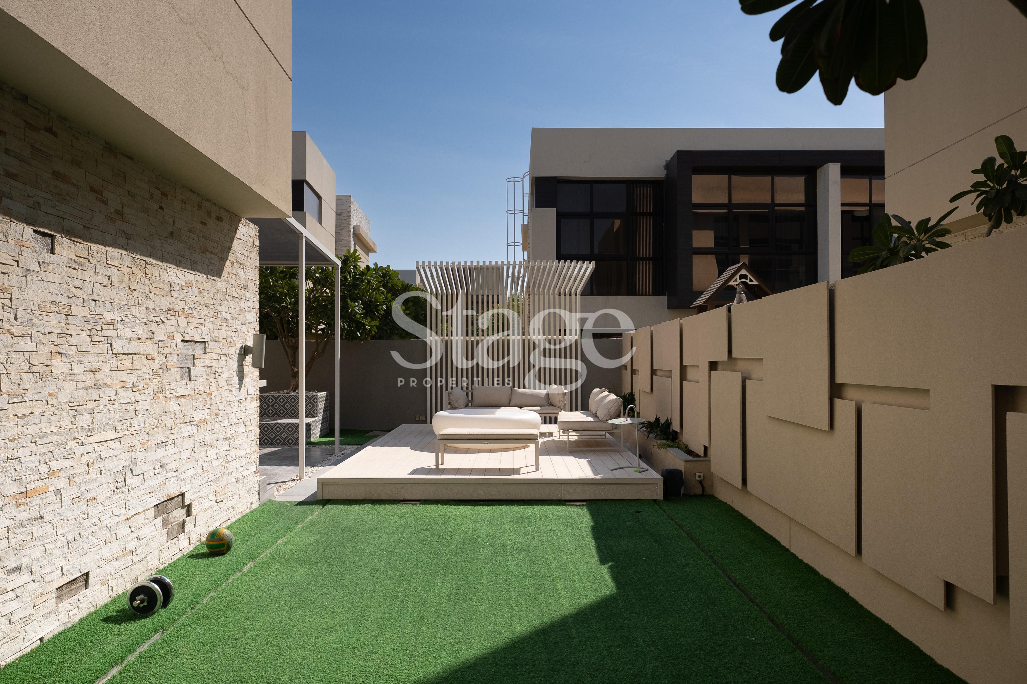 فيلا من ٤ غرف نوم للبيع في DAMAC Hills، Dubai stage-9112388