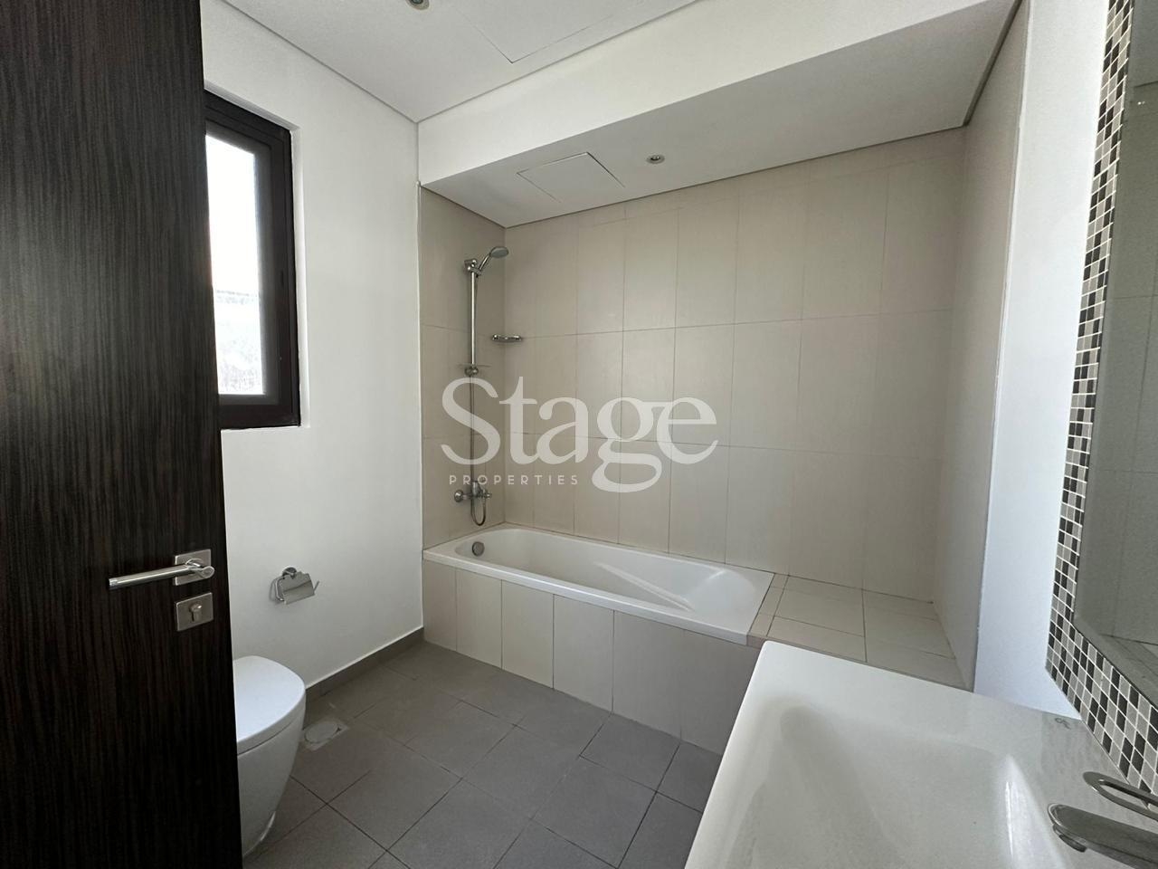 3 bedrooms Villas for Rent in DAMAC Hills, Dubai stage-11261551