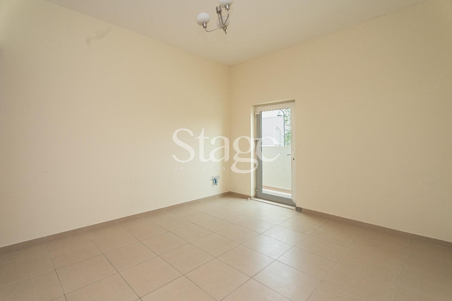 فيلا من ٣ غرف نوم للإيجار في الفرجان، Dubai stage-9785188