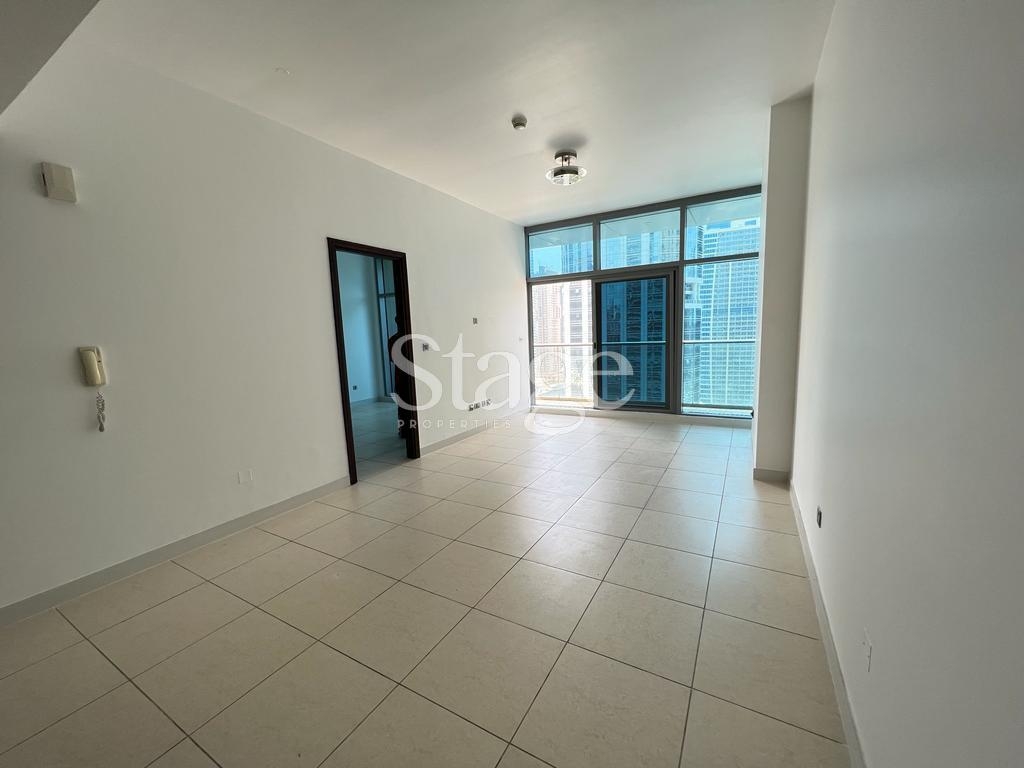 Lake view 1 bedroom apartment for rent in JLT