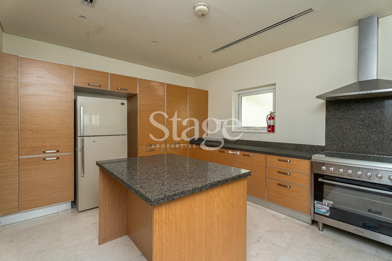 فيلا من ٣ غرف نوم للإيجار في الفرجان، Dubai stage-9785188