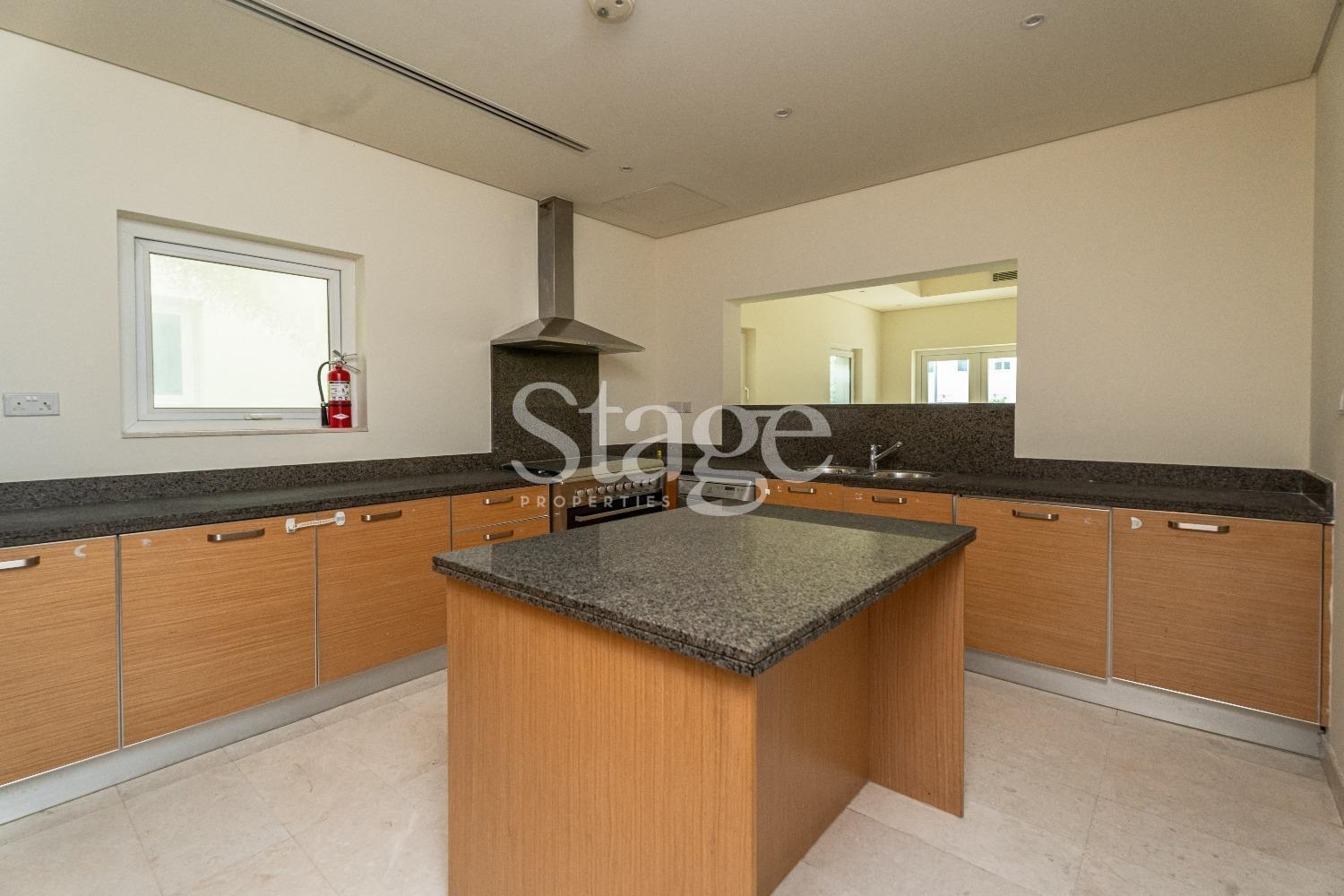 فيلا من ٣ غرف نوم للإيجار في الفرجان، Dubai stage-9785188