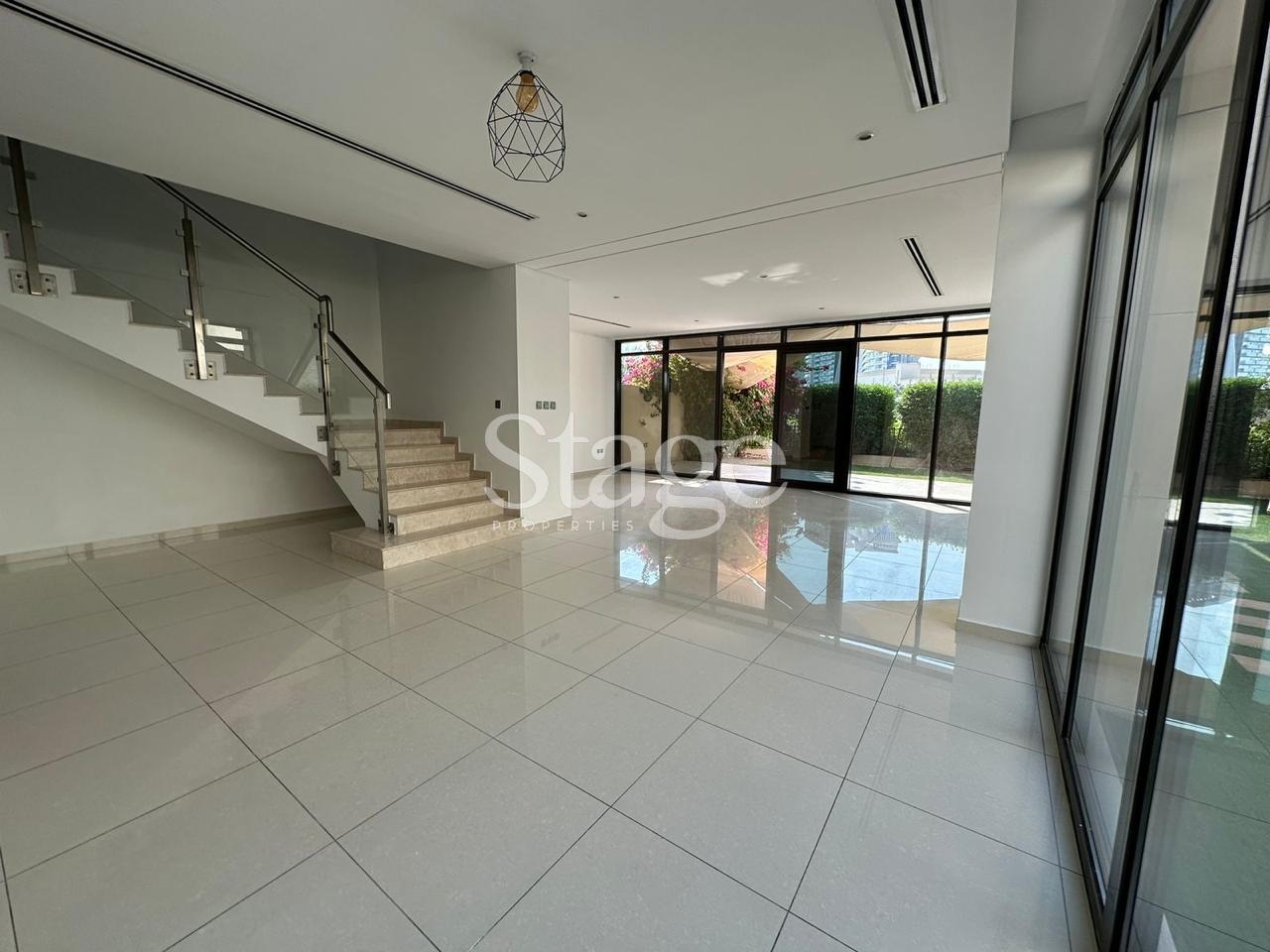 3 bedrooms Villas for Rent in DAMAC Hills, Dubai stage-11261551