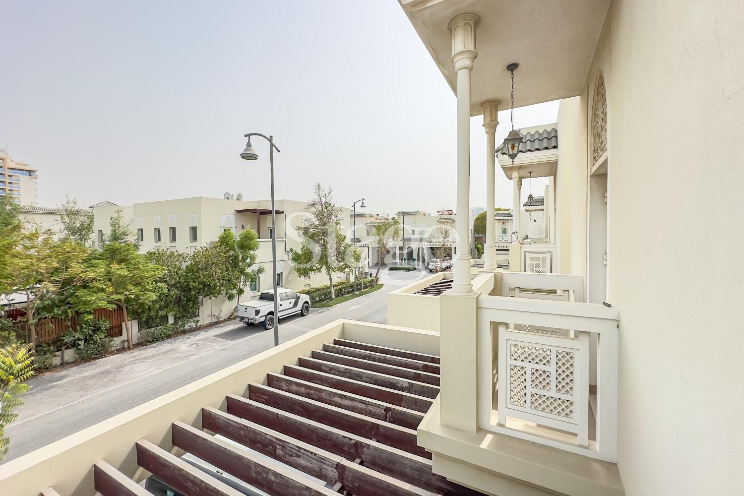 فيلا من ٣ غرف نوم للإيجار في الفرجان، Dubai stage-9785188