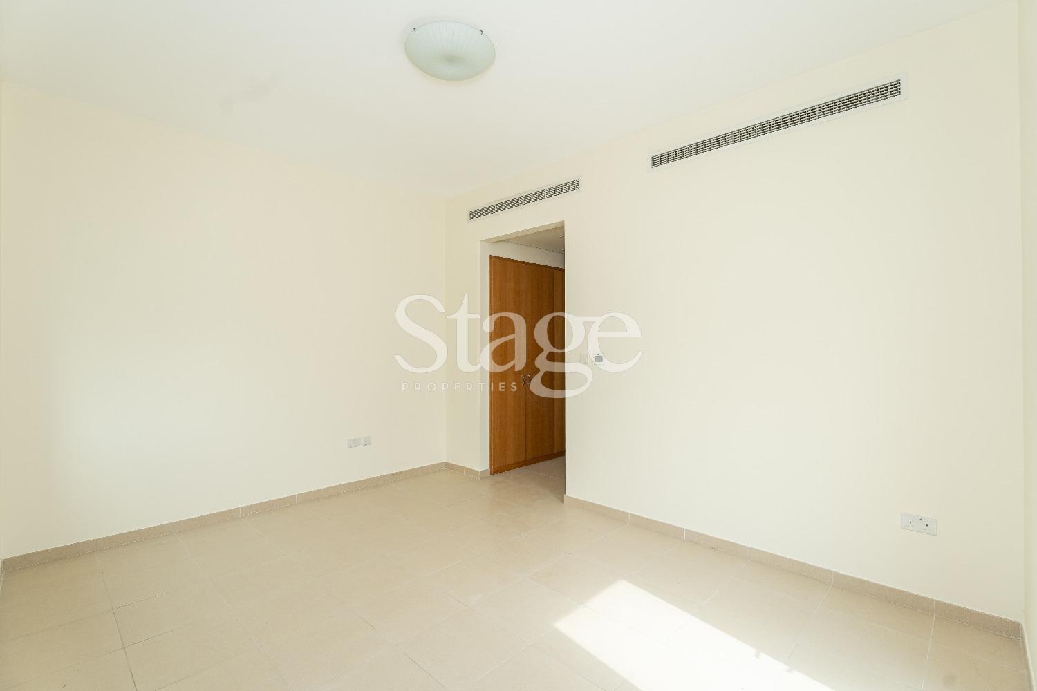 فيلا من ٣ غرف نوم للإيجار في الفرجان، Dubai stage-9785188