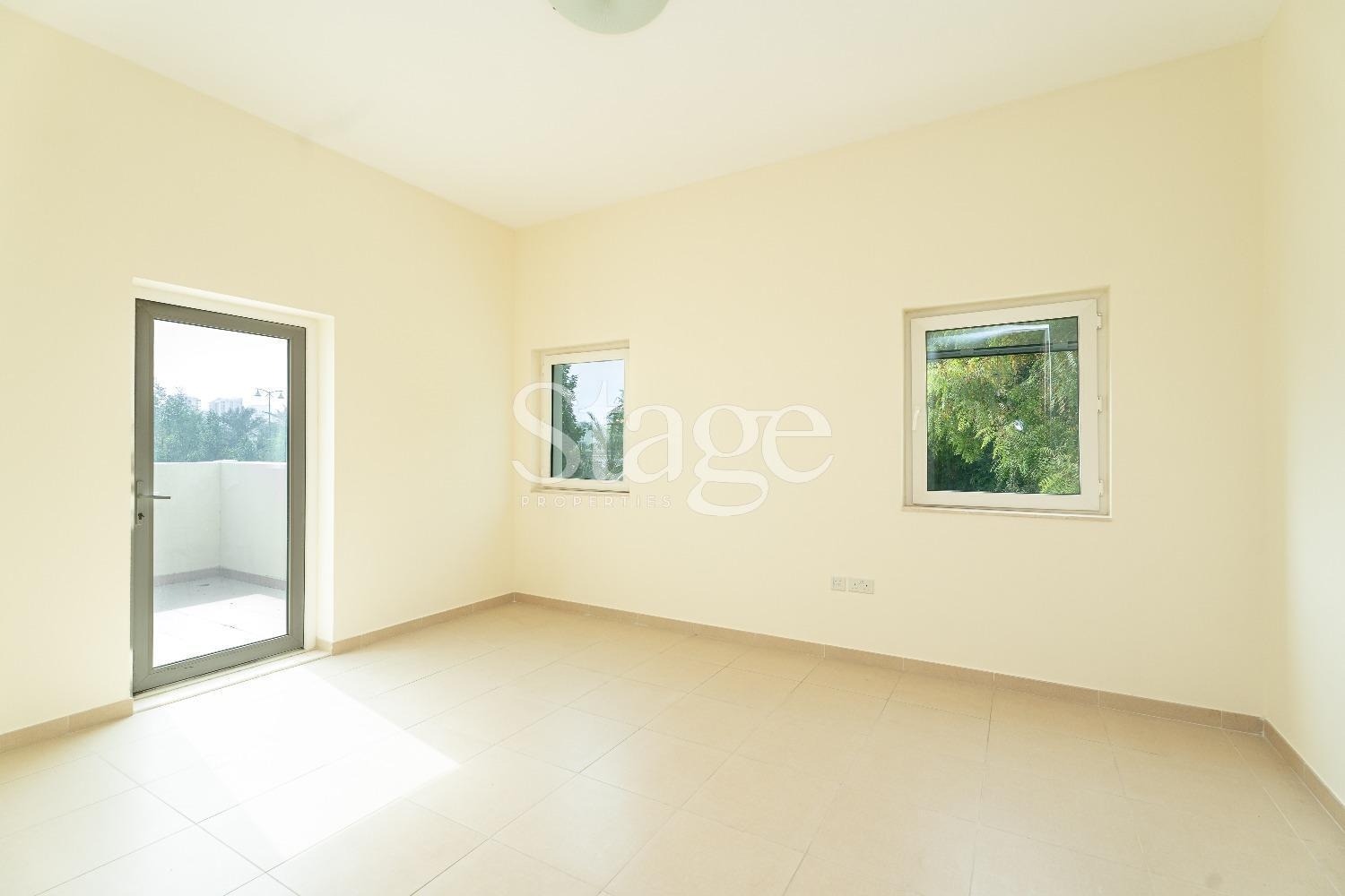 فيلا من ٣ غرف نوم للإيجار في الفرجان، Dubai stage-9785188