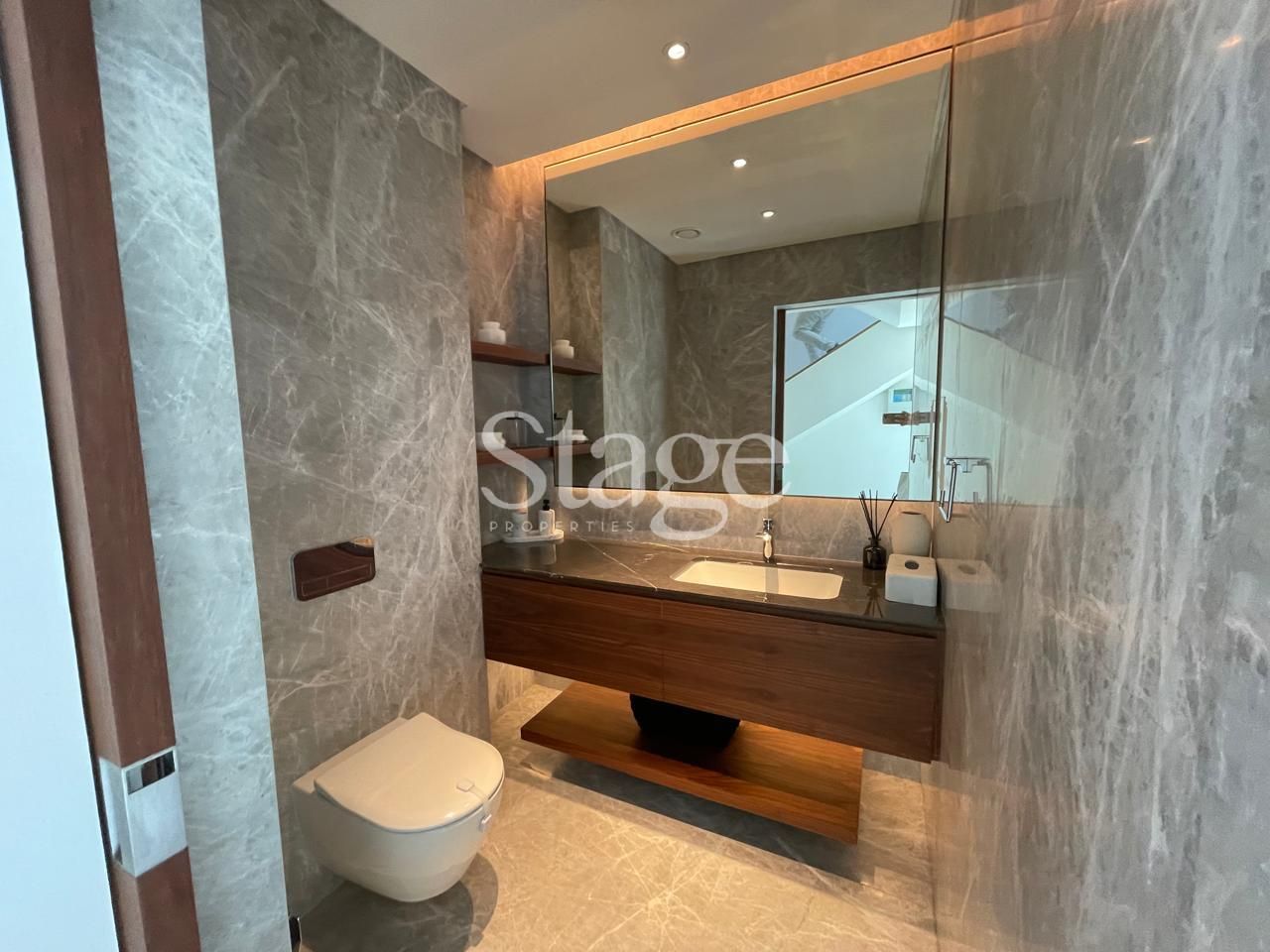 5 bedrooms Villas for Rent in Palm Jumeirah, Dubai VI9508L