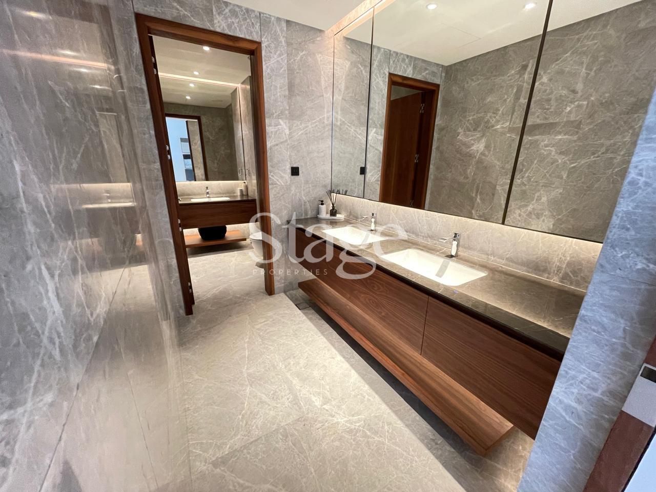5 bedrooms Villas for Rent in Palm Jumeirah, Dubai VI9508L