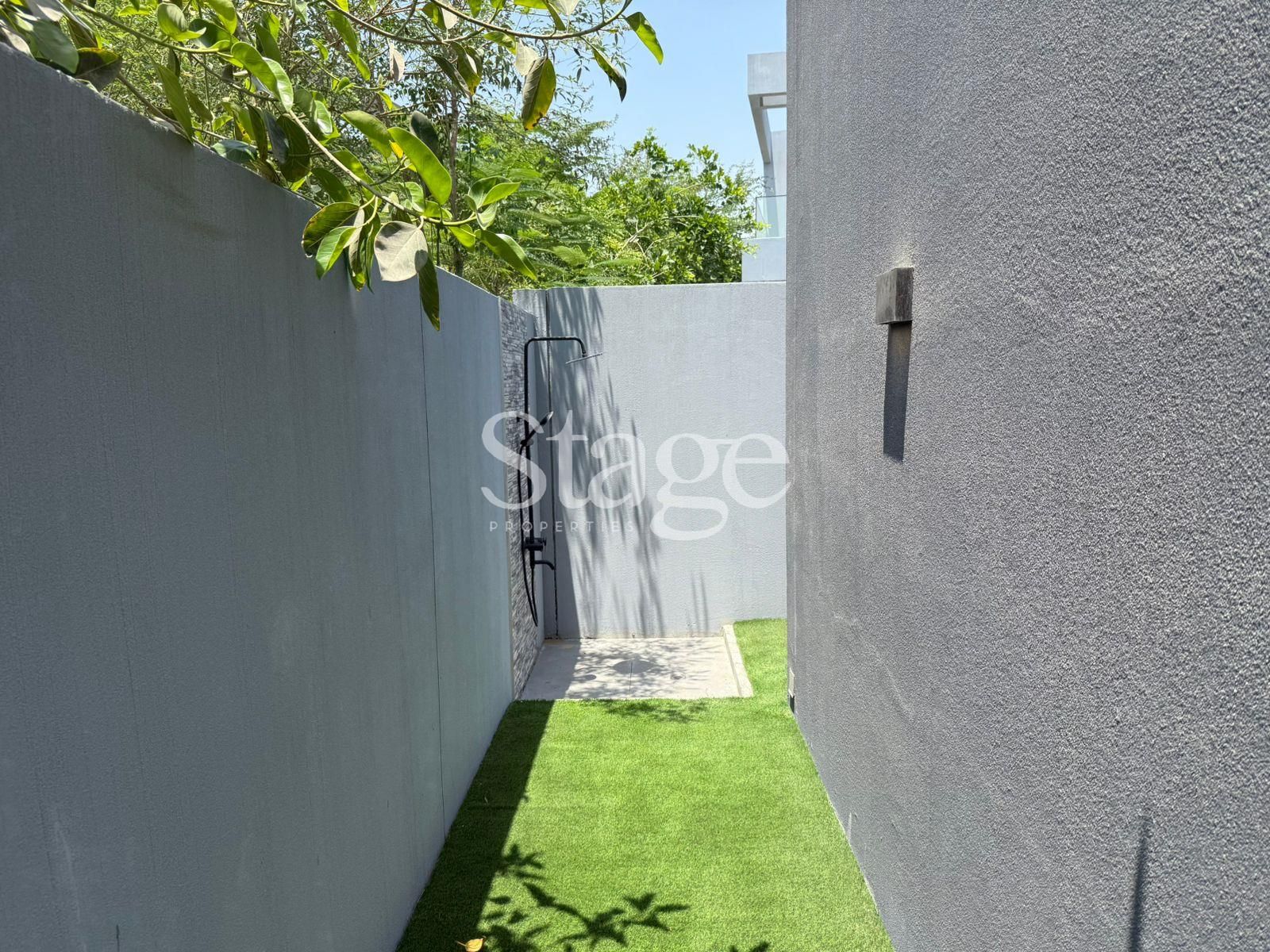 فيلا من ٥ غرف نوم للبيع في Tilal City، Sharjah VI7945S