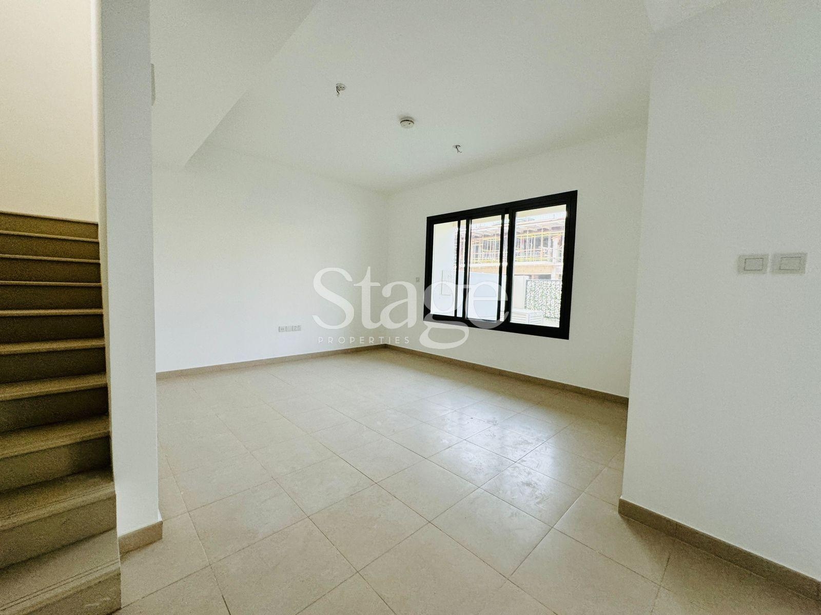 فيلا من ٣ غرف نوم للبيع في Town Square، Dubai stage-9666571