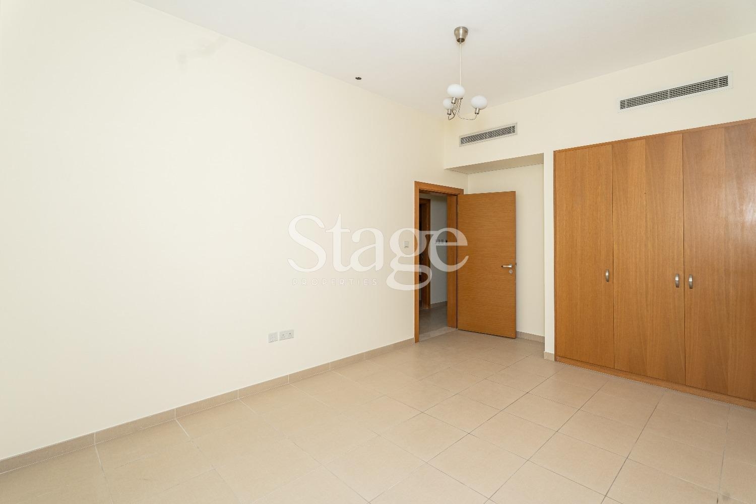 فيلا من ٣ غرف نوم للإيجار في الفرجان، Dubai stage-9785188