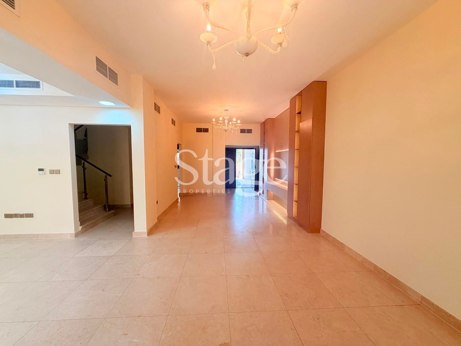 Spacious Layout/ Good Location/Family Living