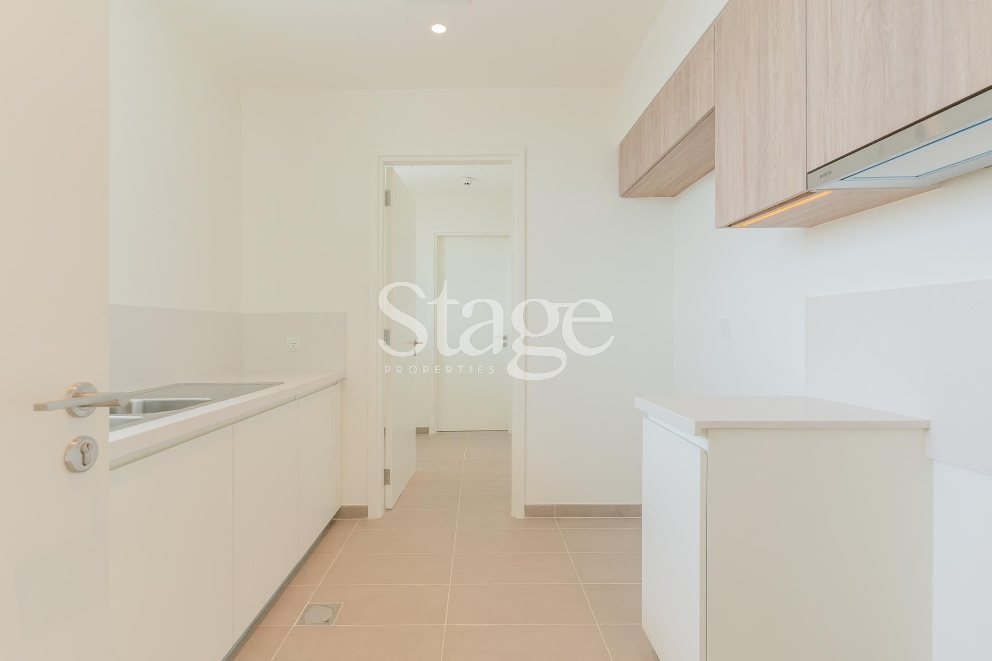 Huge 3 bedrooms apartment for sale in Dubai Hills