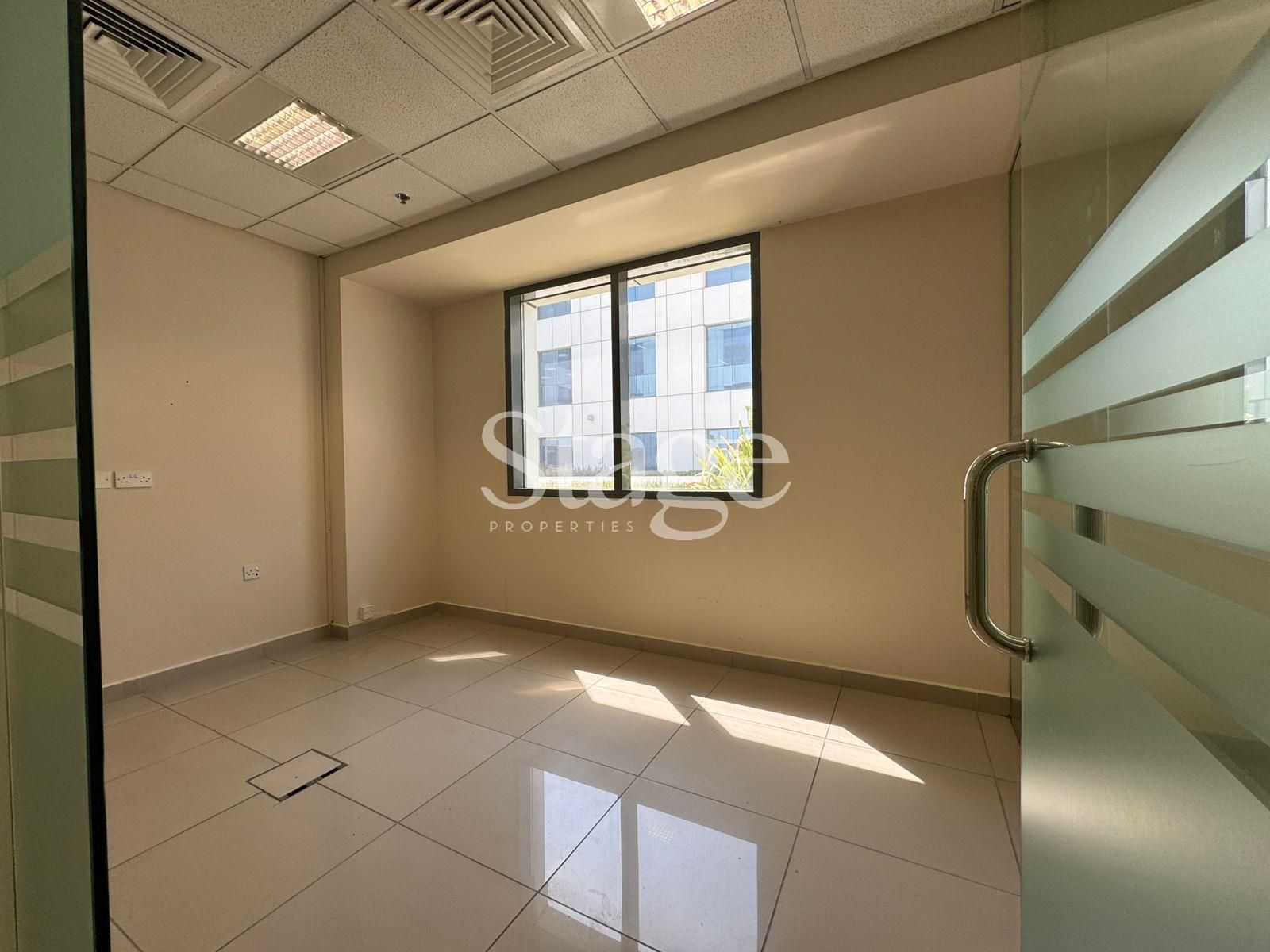 مساحة مكتبية للإيجار في Dubai Investment Park، Dubai OF8648L