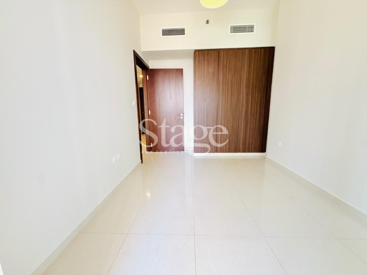 2 bedrooms apartment for Rent in Business Bay, Dubai AP10088L