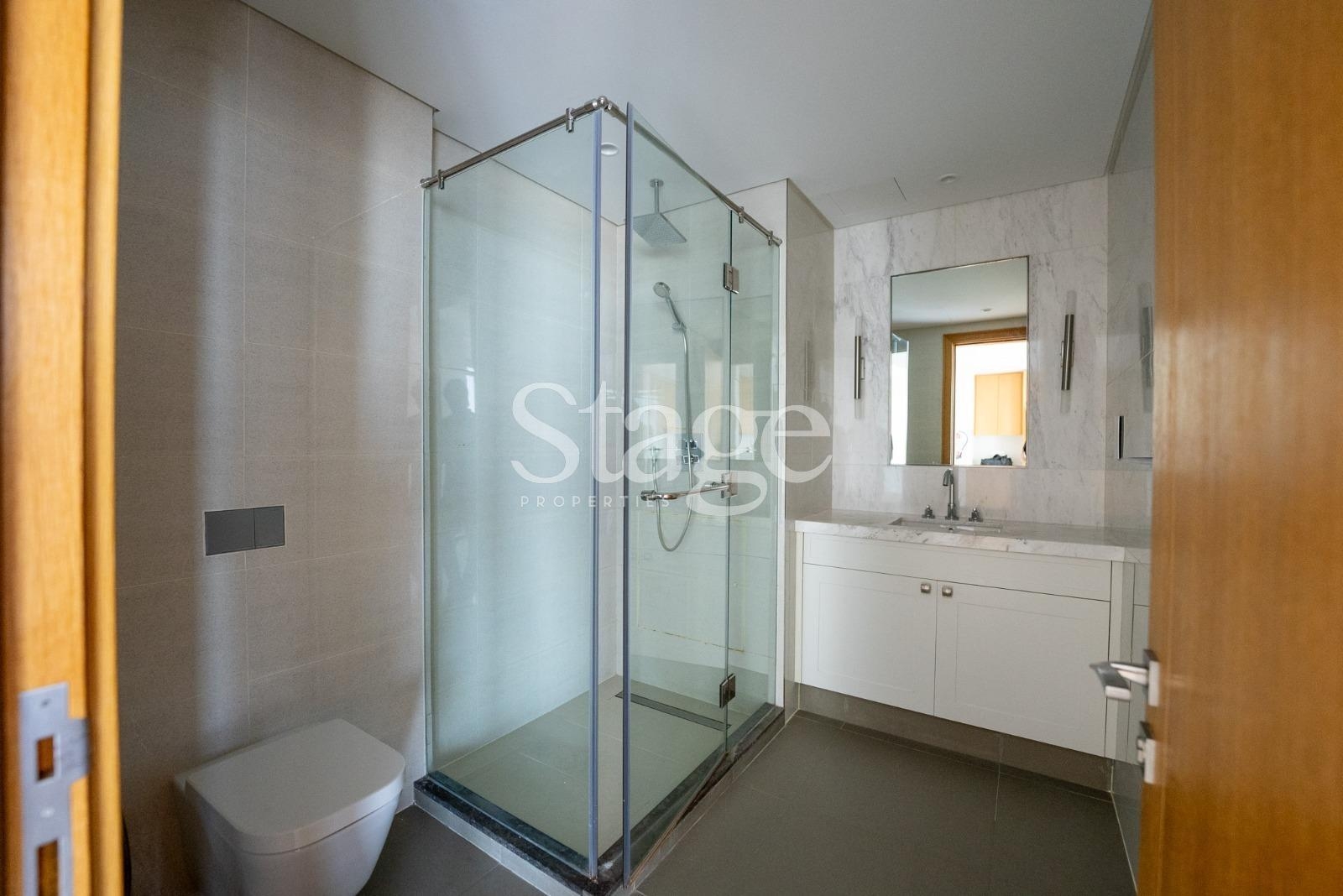 Fully fitted kitchen with 1 bedroom apartment for sale in Downtown Dubai
