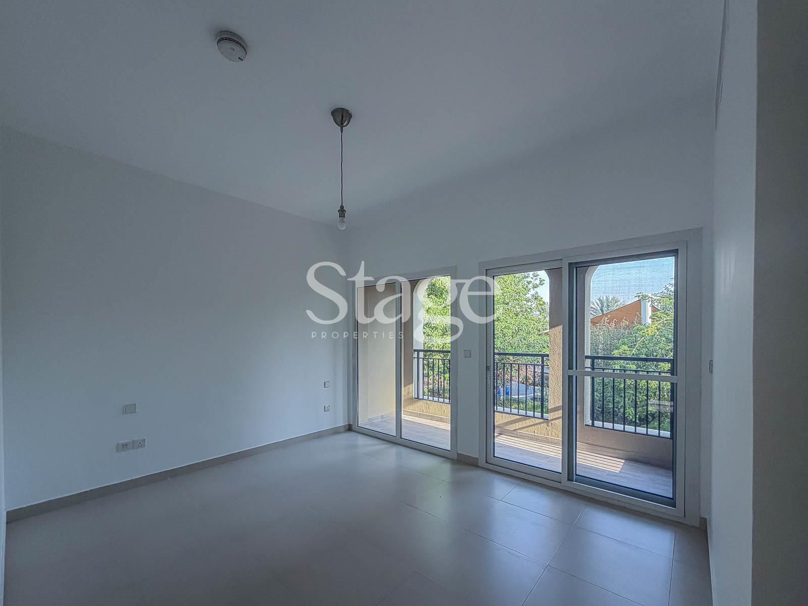 فيلا توأم من ٣ غرف نوم للإيجار في Dubai Land، Dubai VI10069L