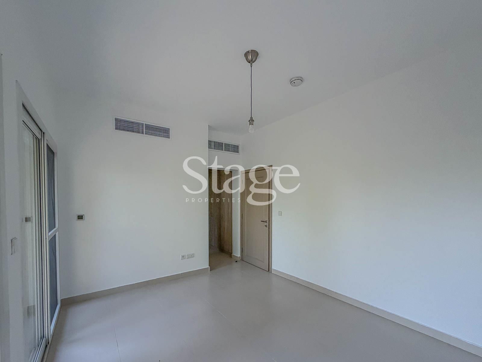 فيلا توأم من ٣ غرف نوم للإيجار في Dubai Land، Dubai VI10069L