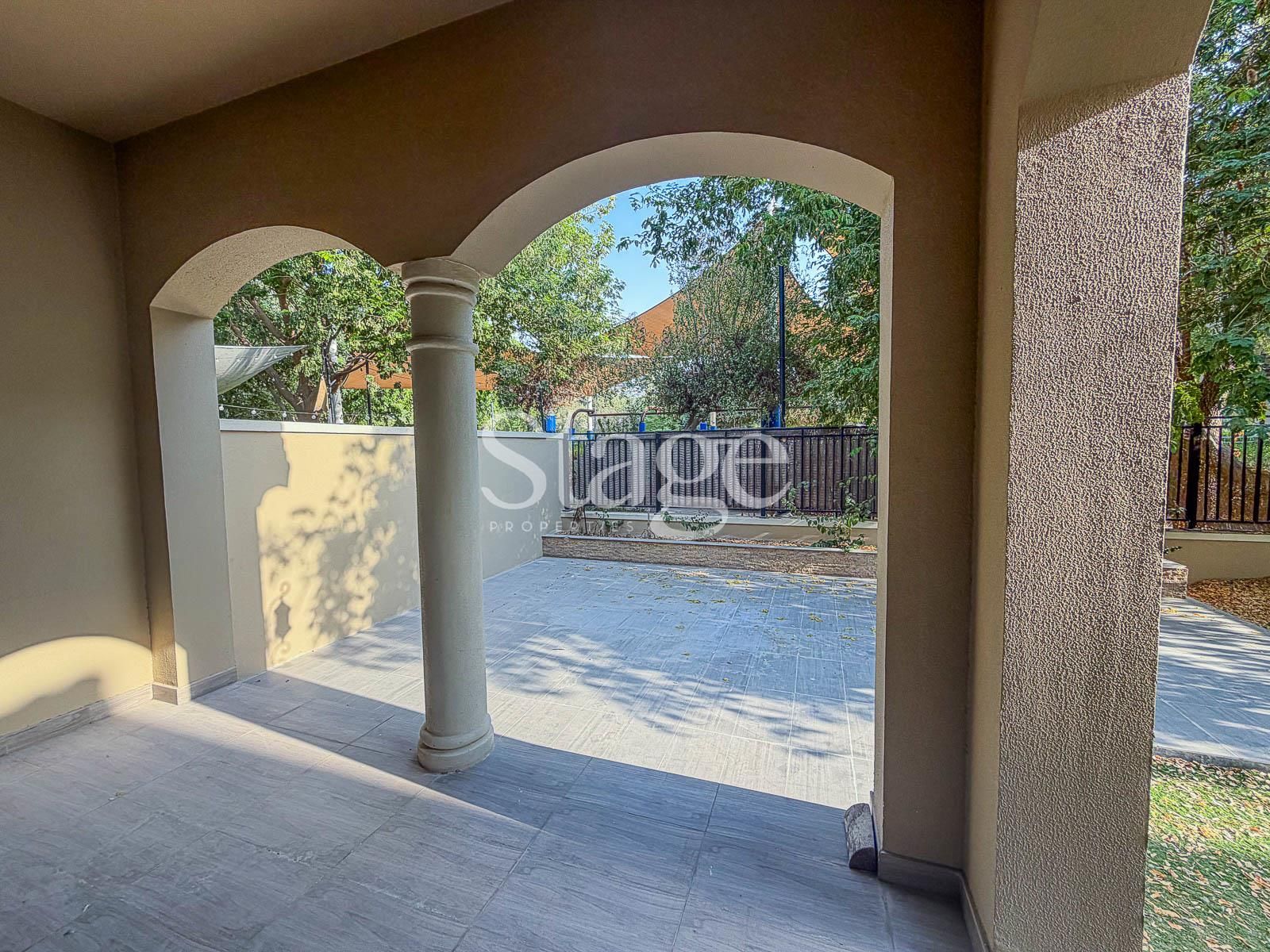 فيلا توأم من ٣ غرف نوم للإيجار في Dubai Land، Dubai VI10069L