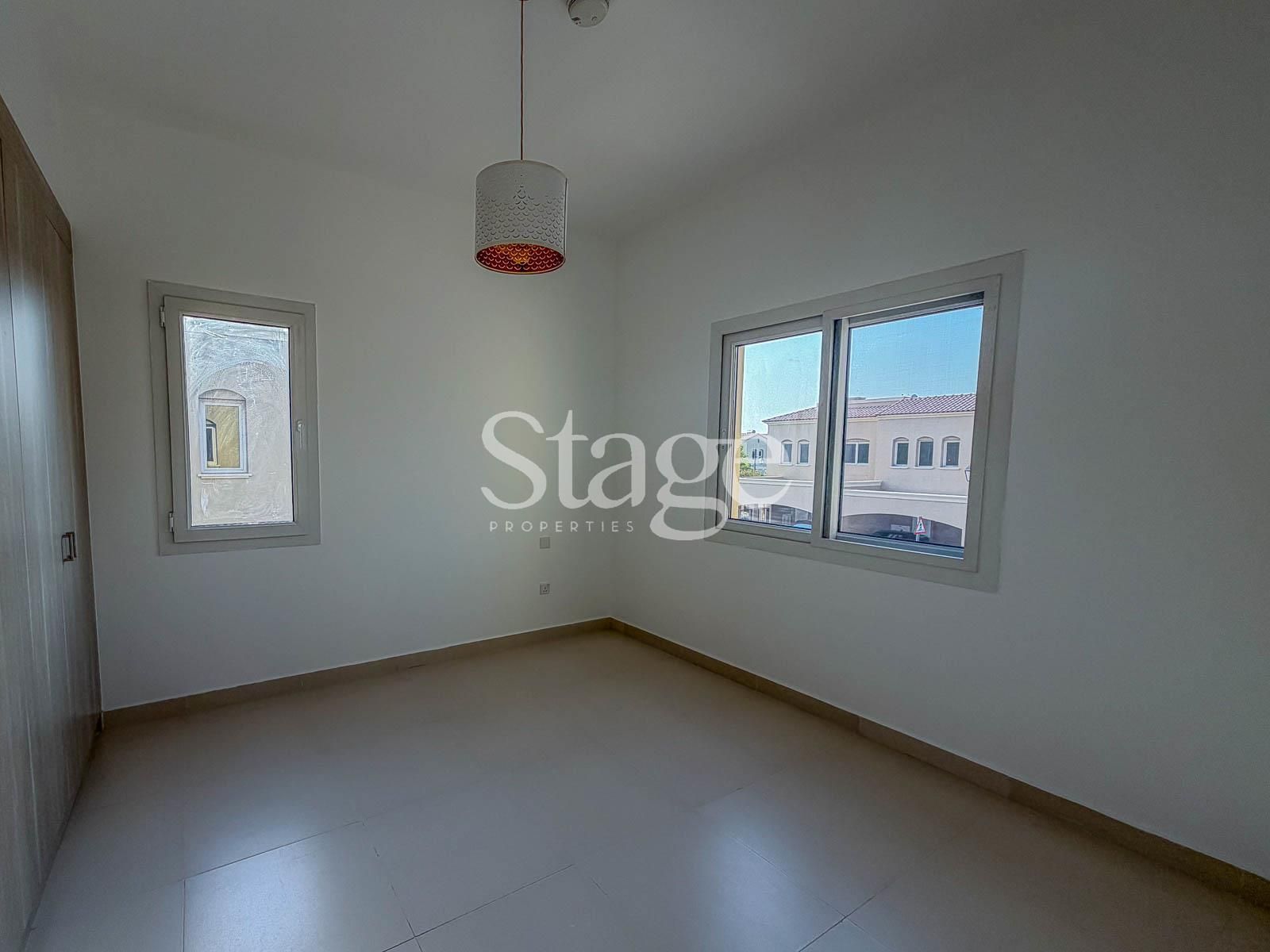 فيلا توأم من ٣ غرف نوم للإيجار في Dubai Land، Dubai VI10069L