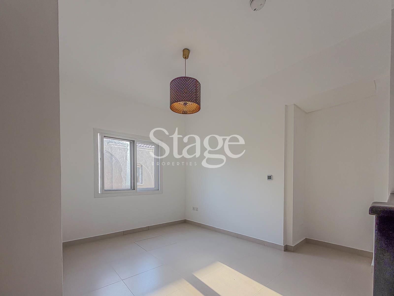 فيلا توأم من ٣ غرف نوم للإيجار في Dubai Land، Dubai VI10069L