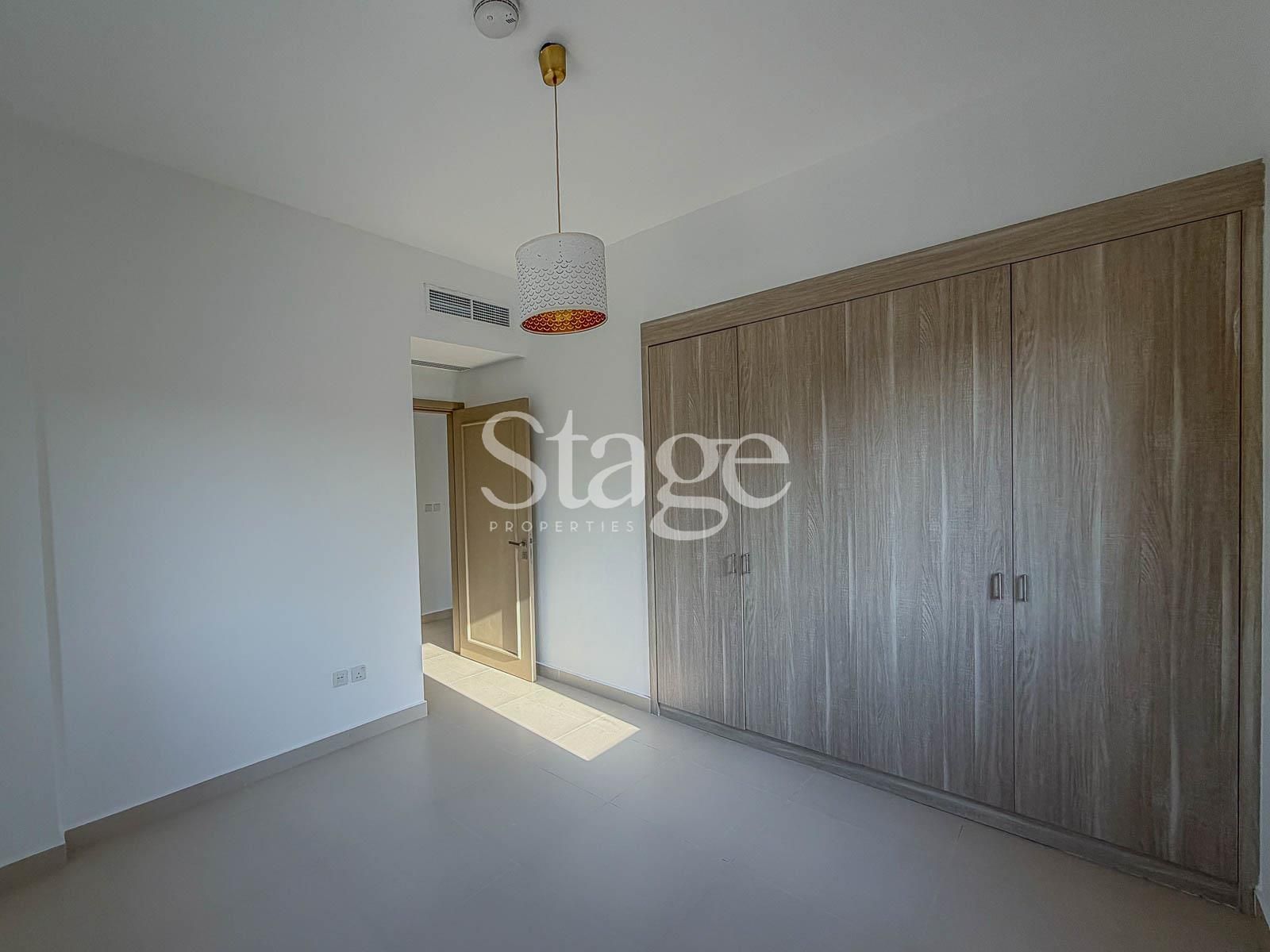 فيلا توأم من ٣ غرف نوم للإيجار في Dubai Land، Dubai VI10069L