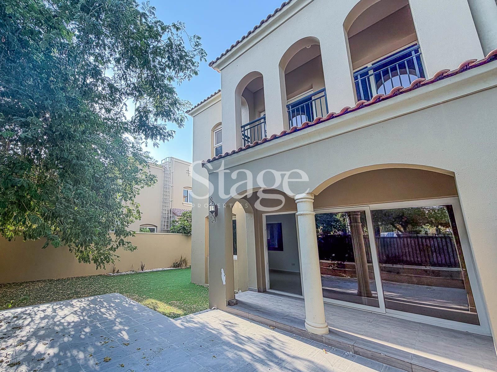 فيلا توأم من ٣ غرف نوم للإيجار في Dubai Land، Dubai VI10069L