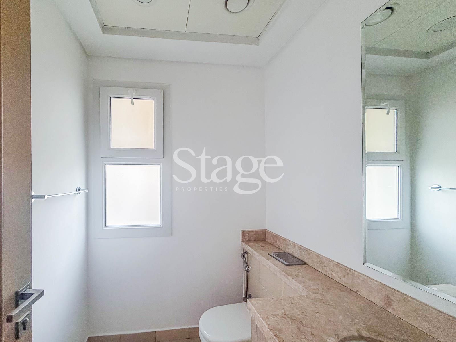 فيلا توأم من ٣ غرف نوم للإيجار في Dubai Land، Dubai VI10069L