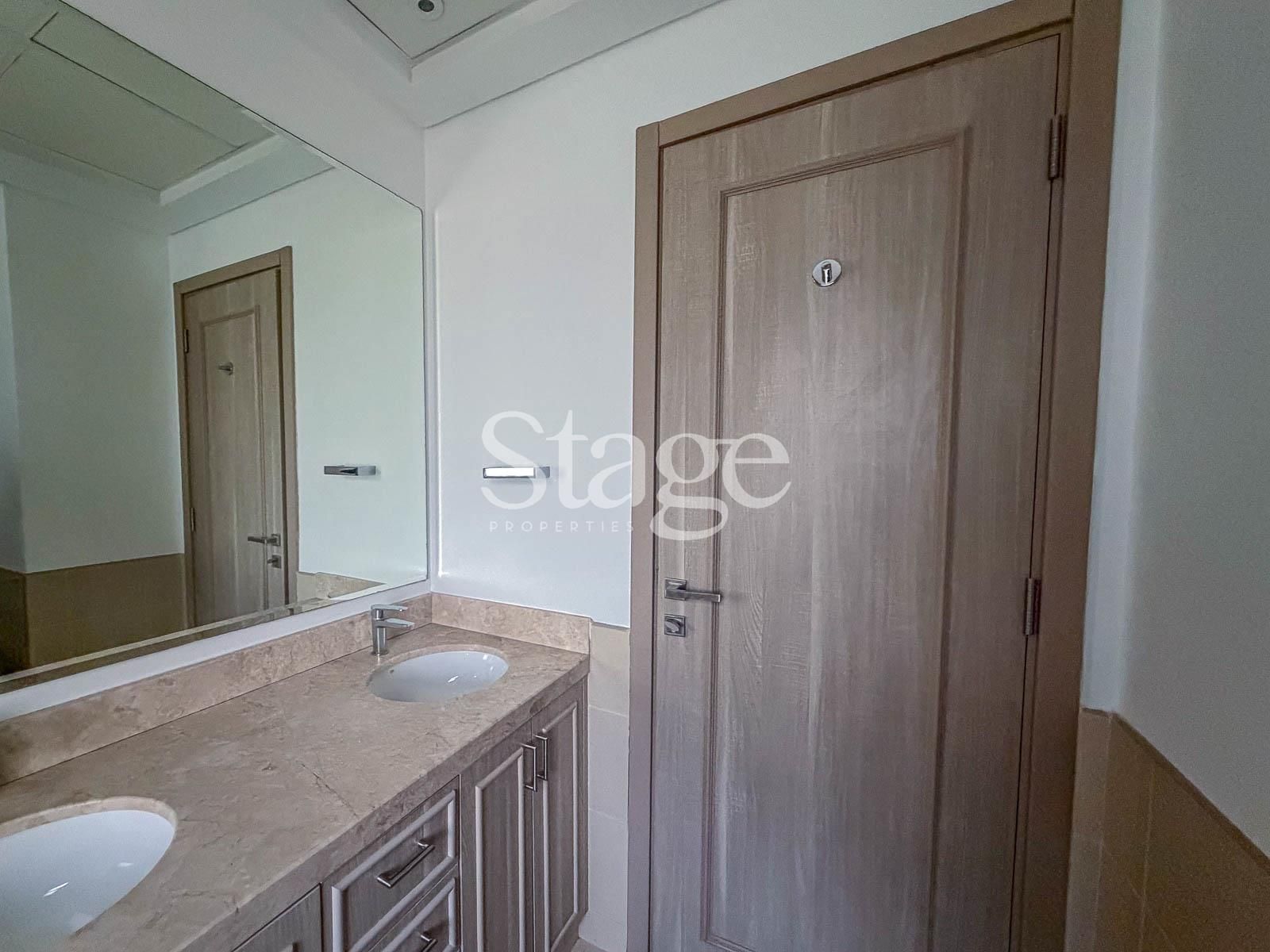 فيلا توأم من ٣ غرف نوم للإيجار في Dubai Land، Dubai VI10069L