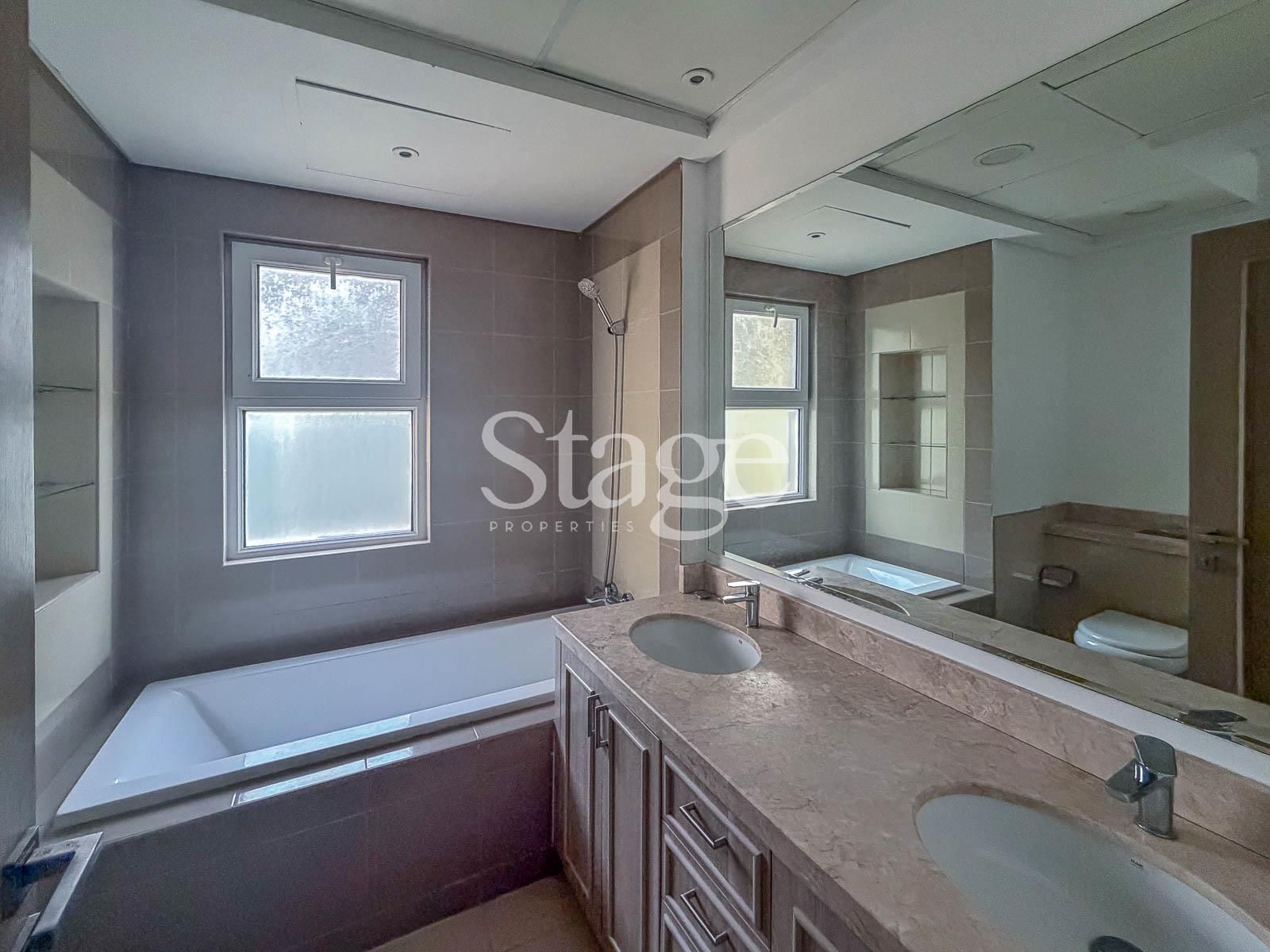 فيلا توأم من ٣ غرف نوم للإيجار في Dubai Land، Dubai VI10069L
