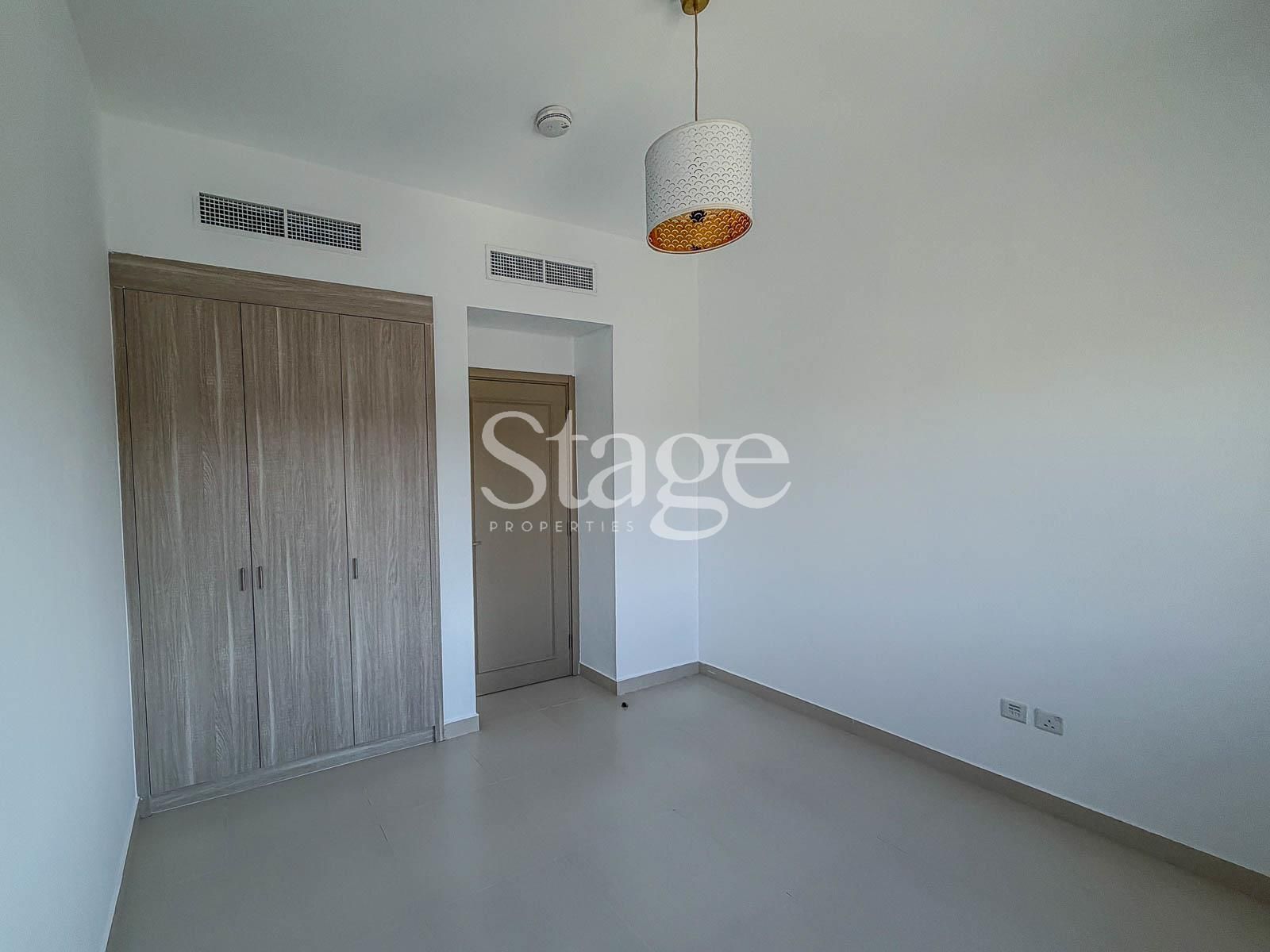 فيلا توأم من ٣ غرف نوم للإيجار في Dubai Land، Dubai VI10069L