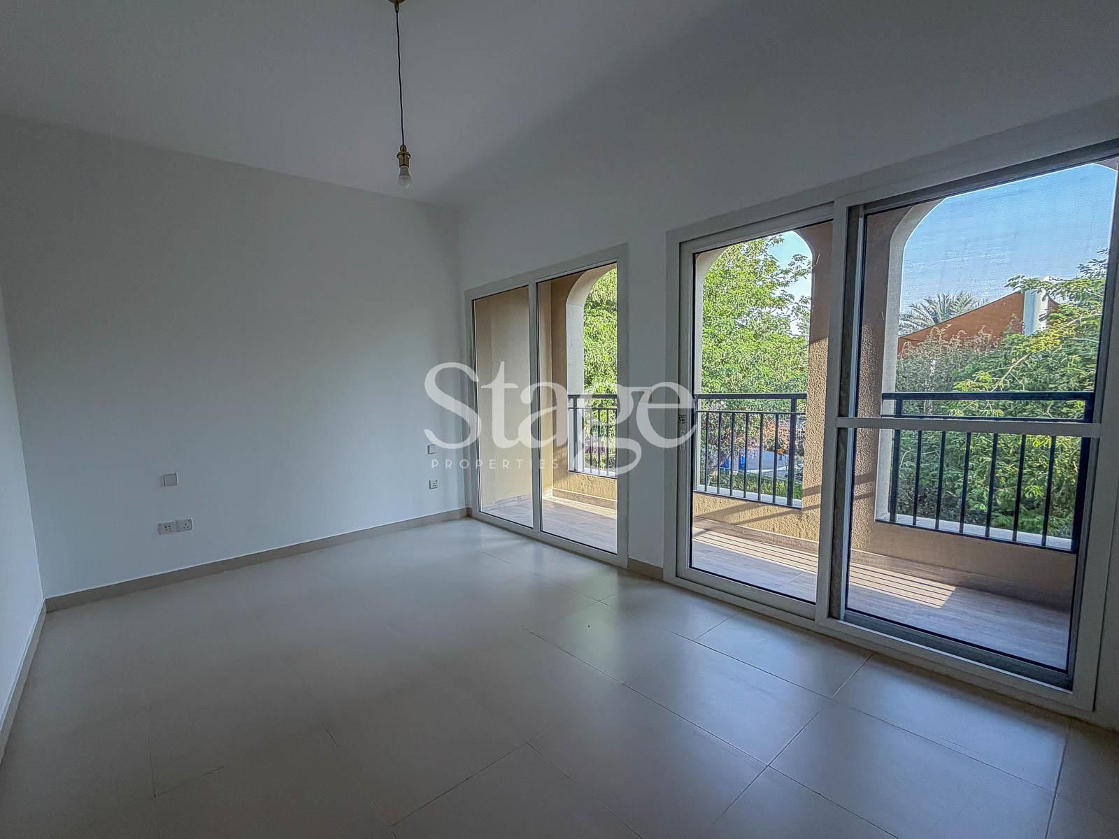 فيلا توأم من ٣ غرف نوم للإيجار في Dubai Land، Dubai VI10069L