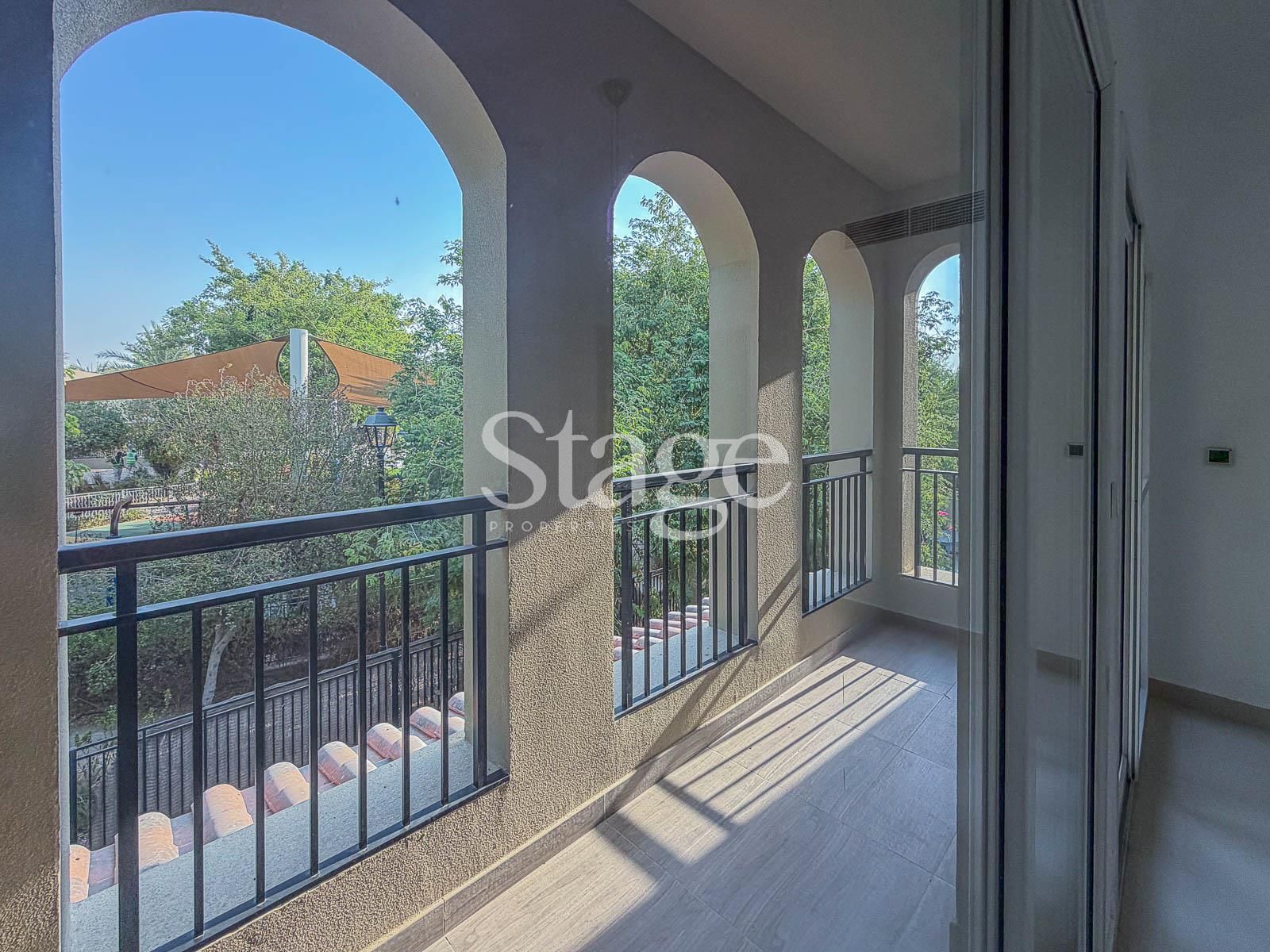 فيلا توأم من ٣ غرف نوم للإيجار في Dubai Land، Dubai VI10069L