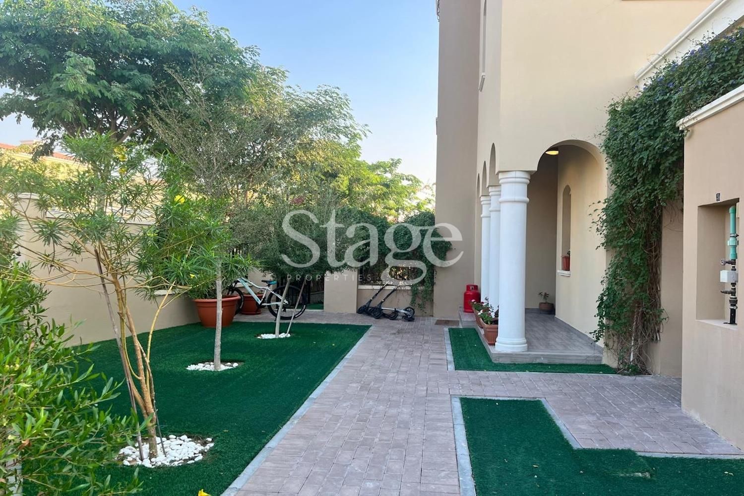 4 bedrooms Twin Villas for Sale in Dubai Land, Dubai VI9841S