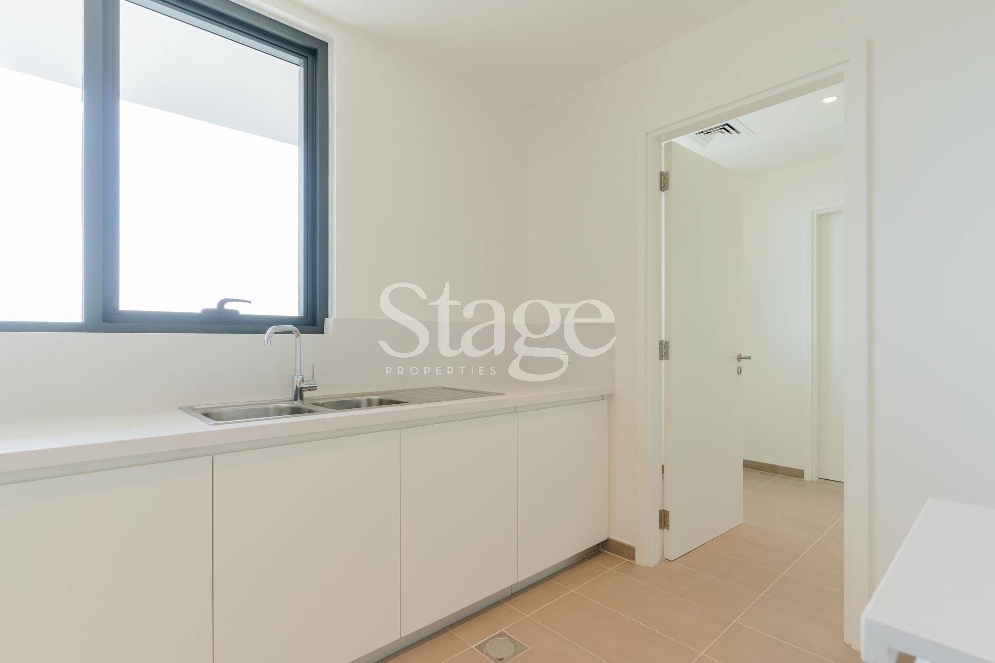 Huge 3 bedrooms apartment for sale in Dubai Hills