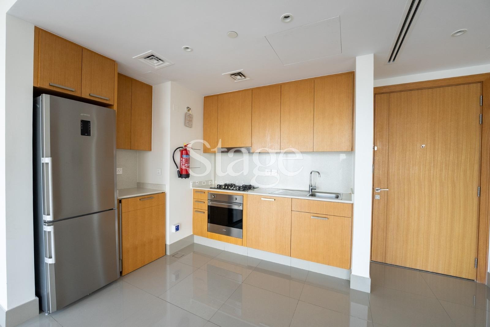 Fully fitted kitchen with 1 bedroom apartment for sale in Downtown Dubai