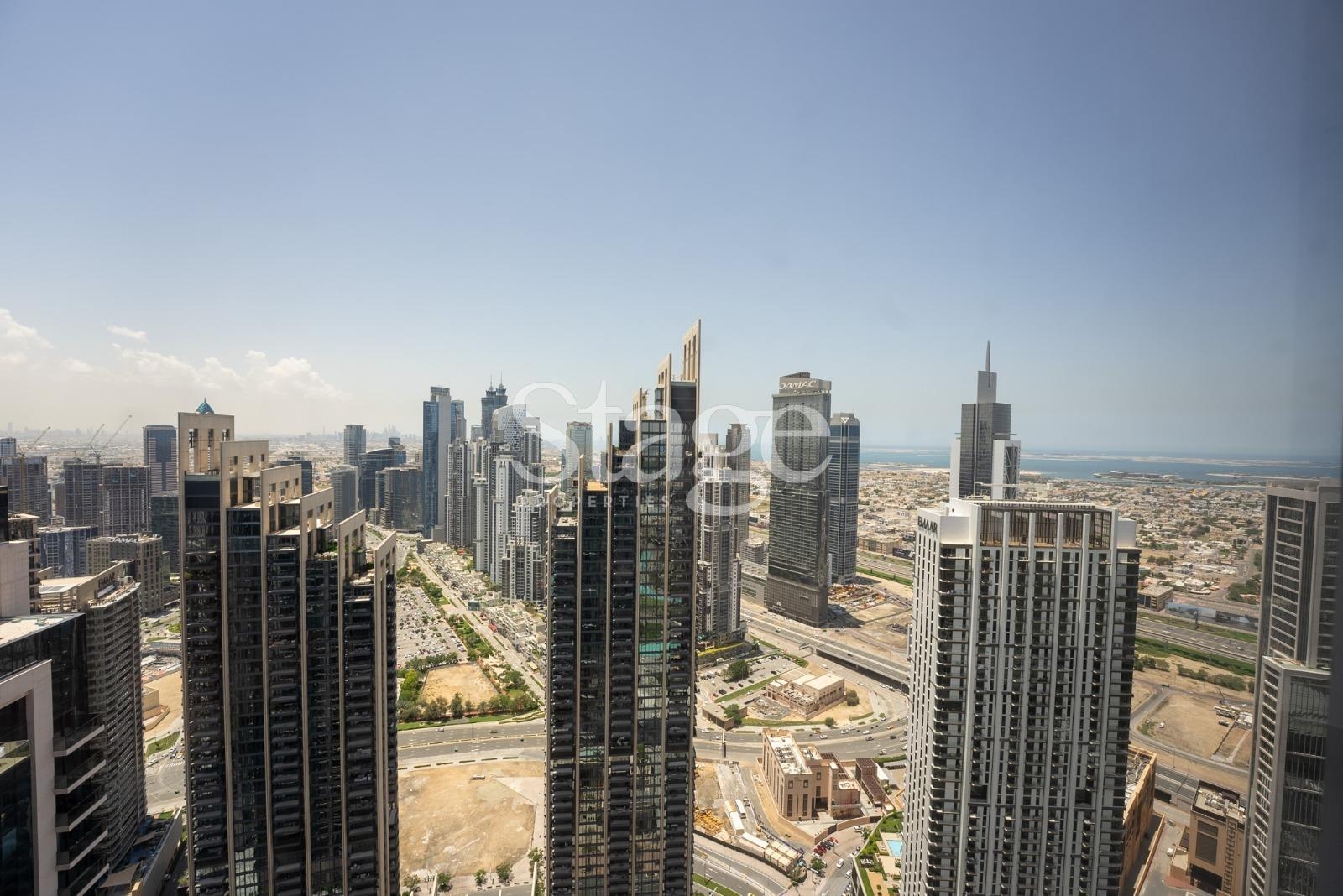 Fully fitted kitchen with 1 bedroom apartment for sale in Downtown Dubai