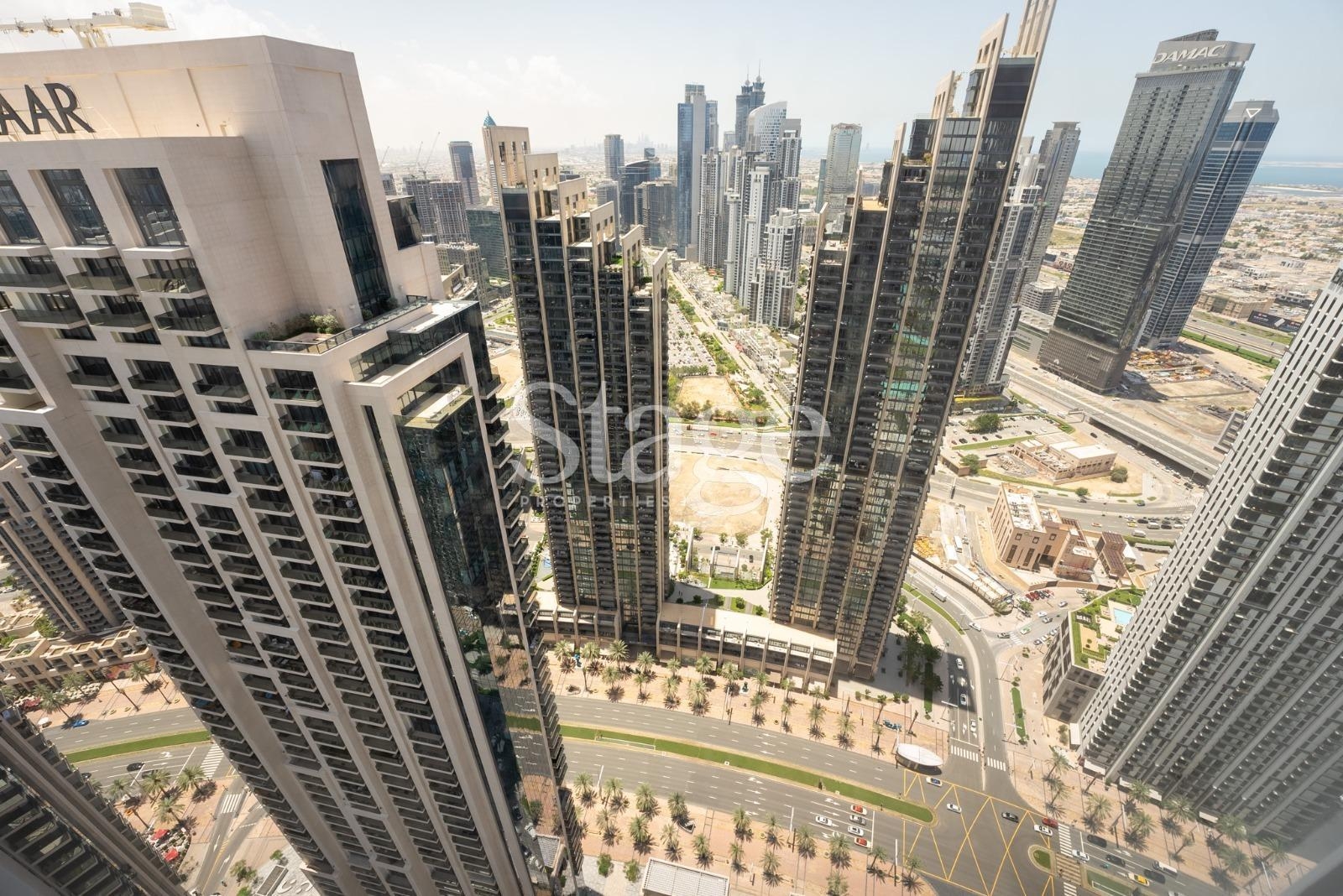 Fully fitted kitchen with 1 bedroom apartment for sale in Downtown Dubai
