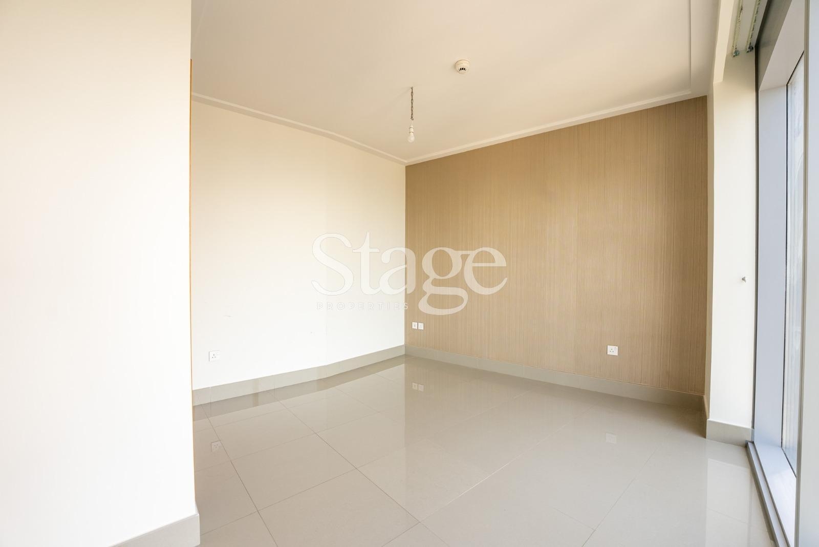 Fully fitted kitchen with 1 bedroom apartment for sale in Downtown Dubai