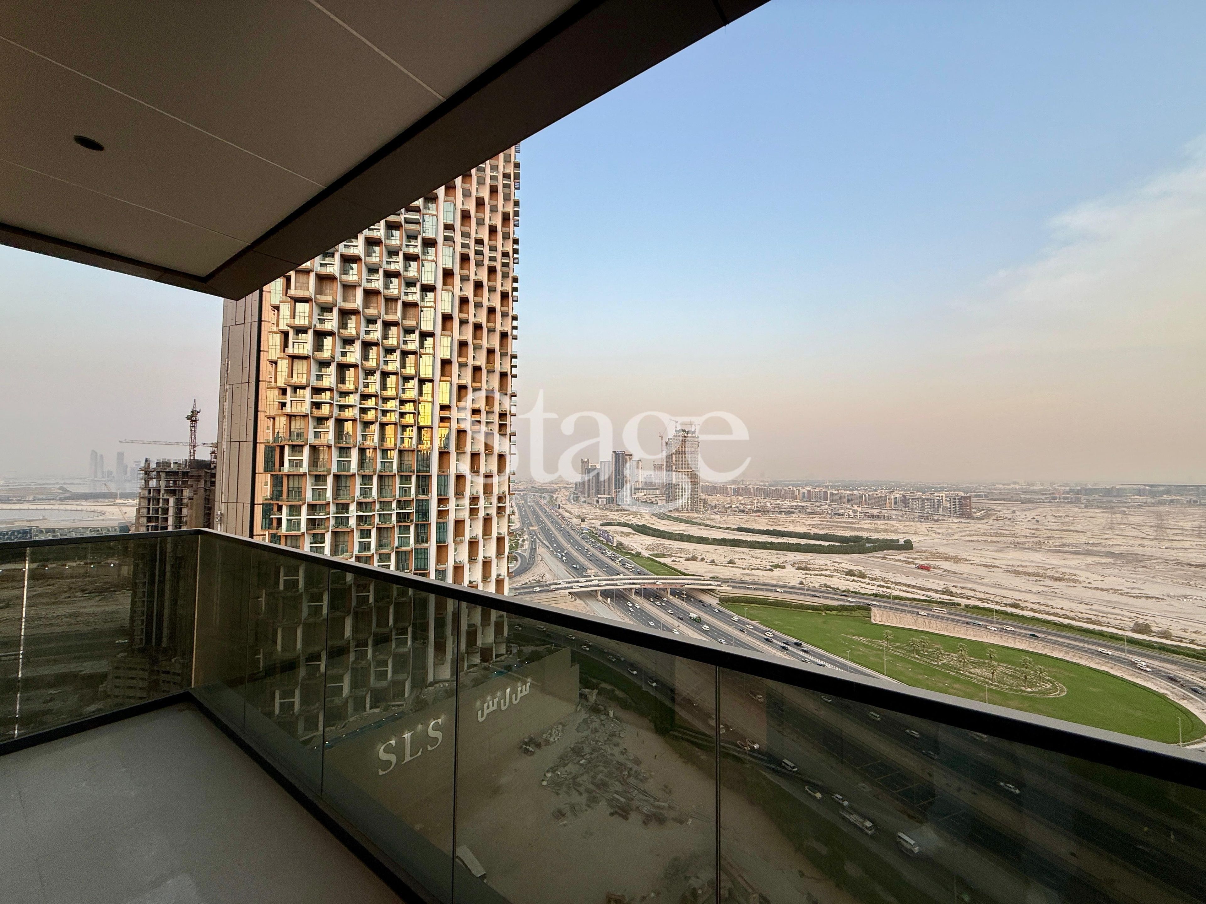 2 bedrooms apartment for Rent in Business Bay, Dubai AP8161L