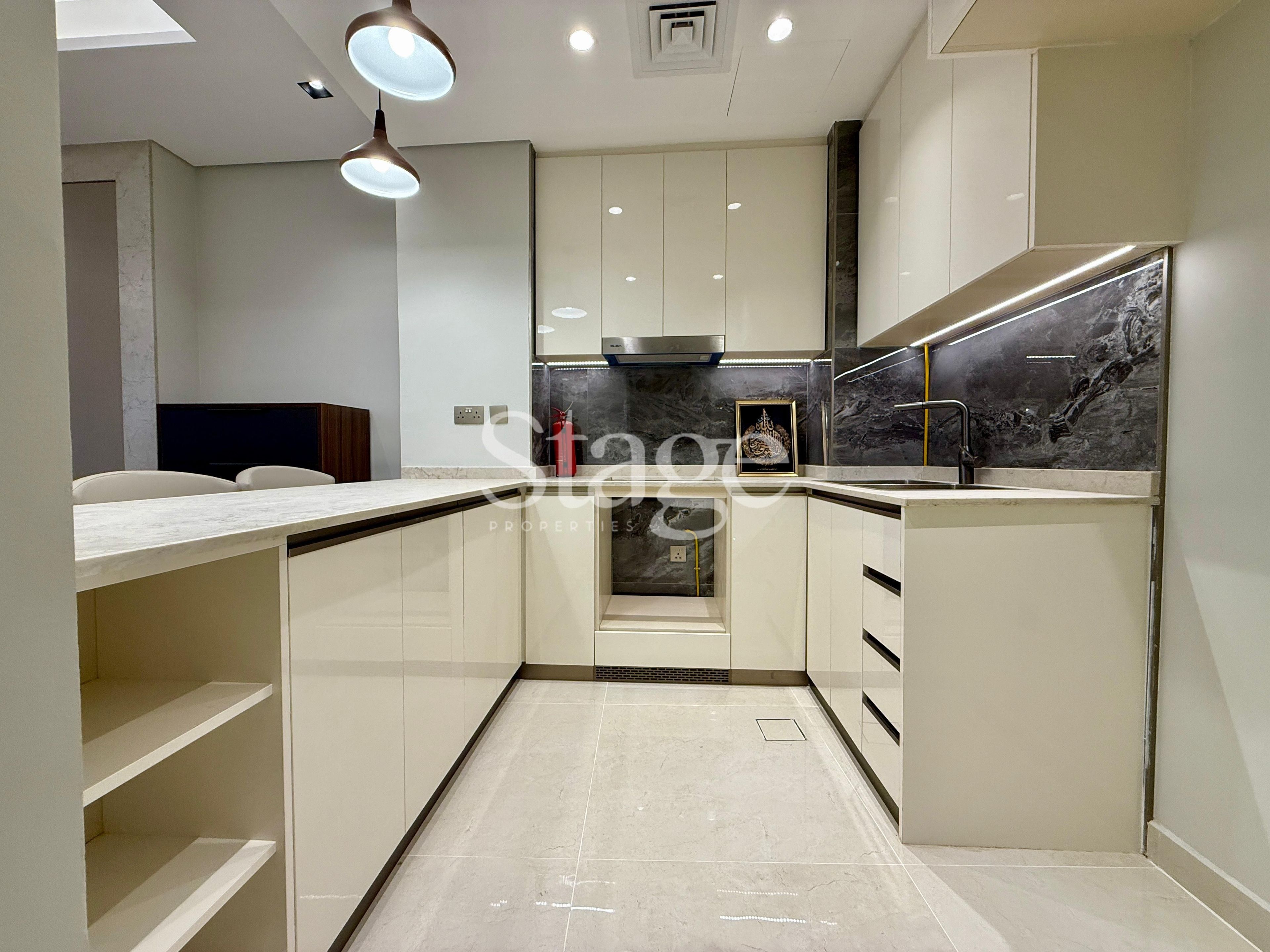 2 bedrooms apartment for Rent in Business Bay, Dubai AP8161L