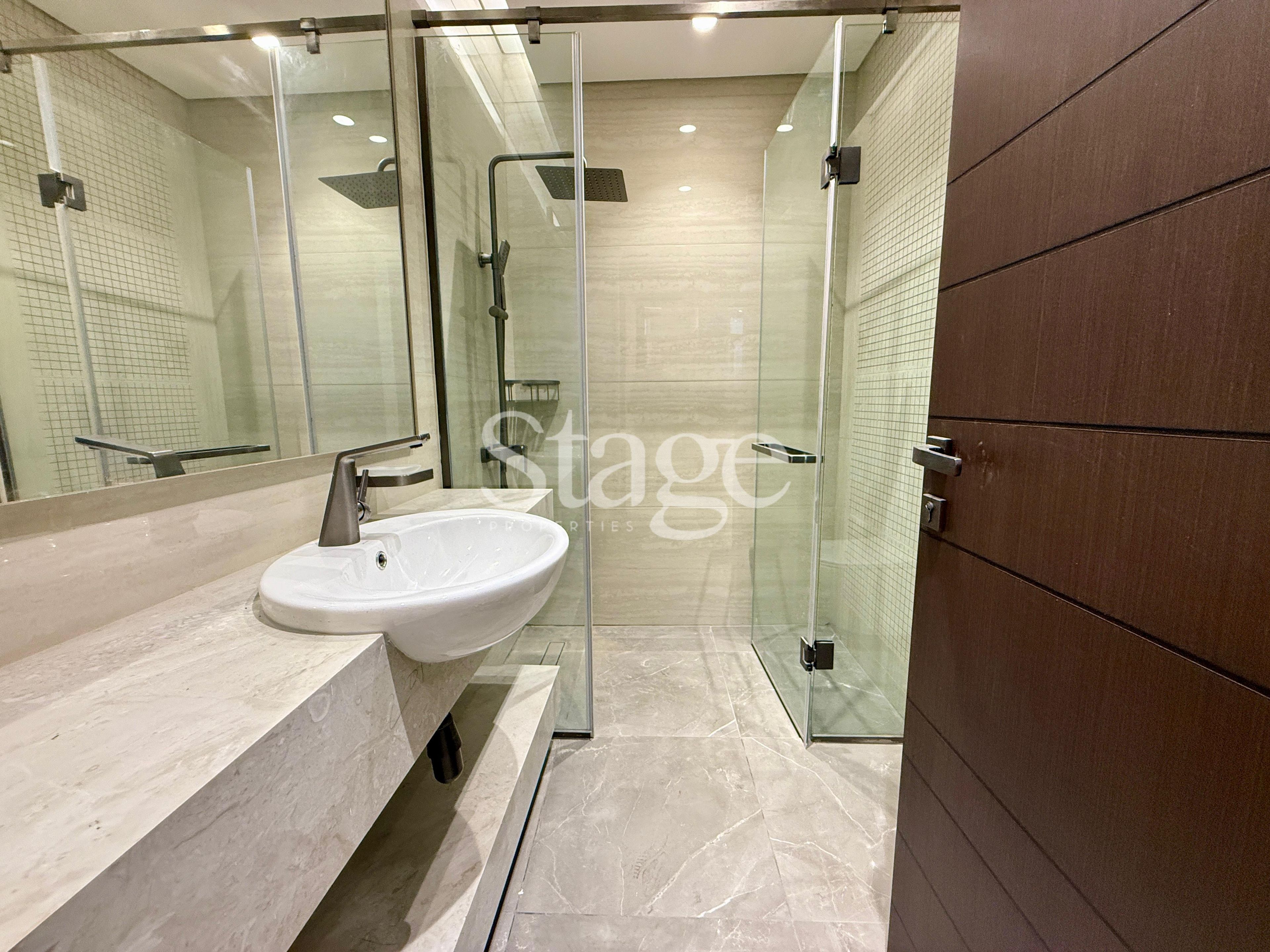 2 bedrooms apartment for Rent in Business Bay, Dubai AP8161L