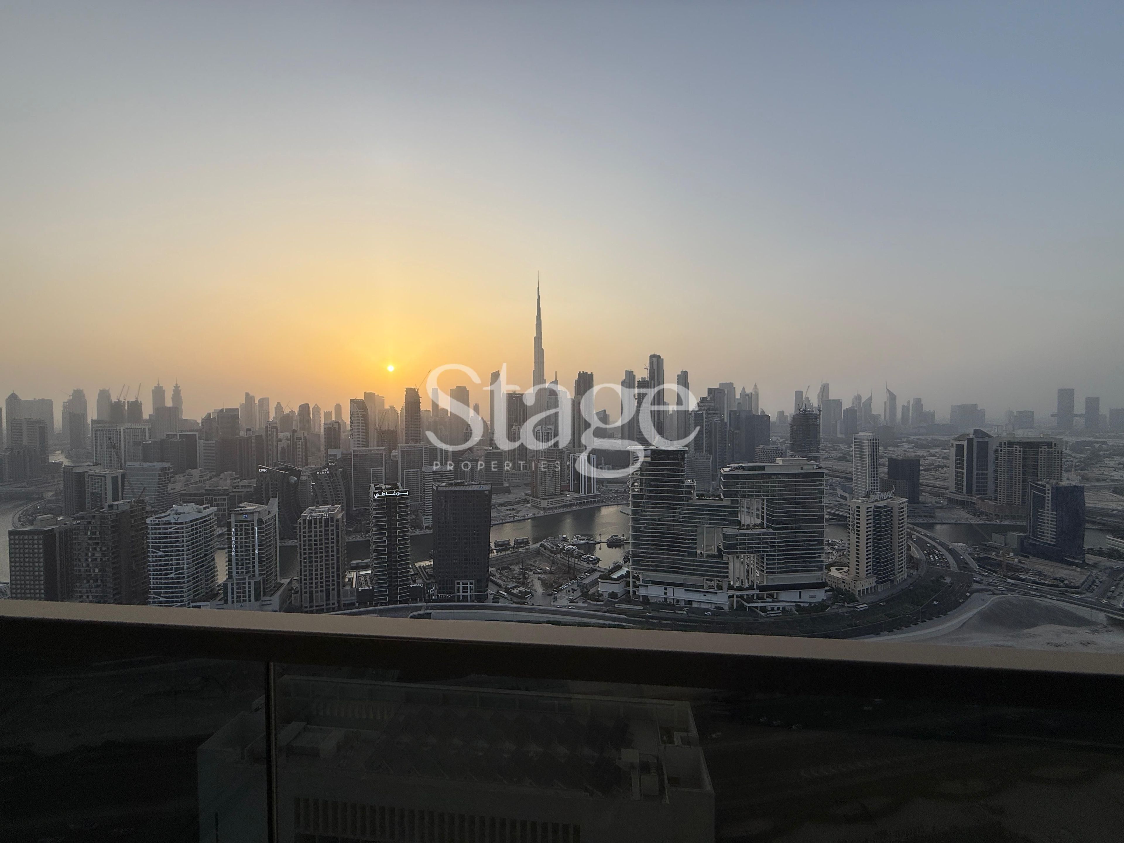 شقة من ٣ غرف نوم للإيجار في Business Bay، Dubai AP8132L