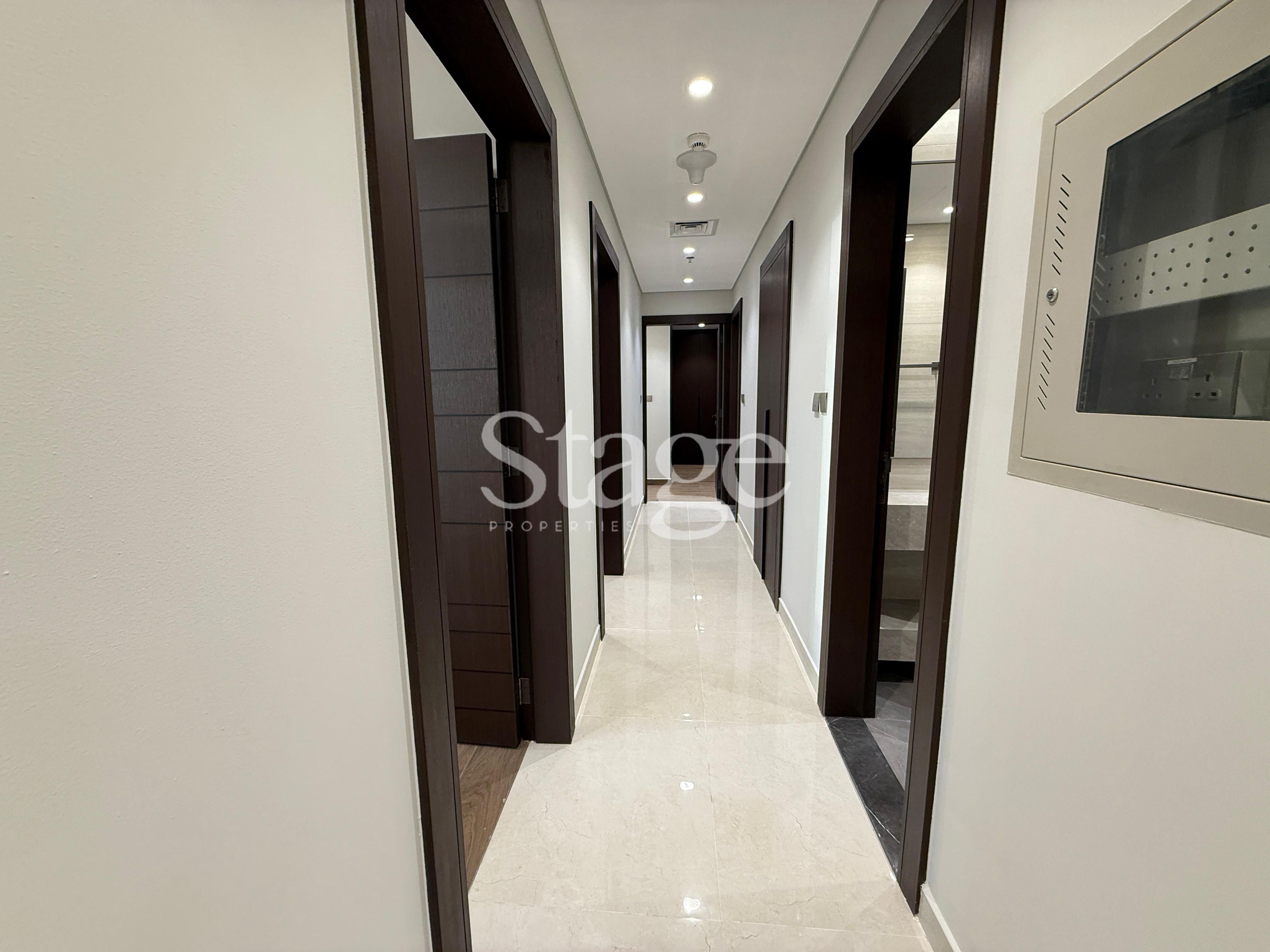 شقة من ٣ غرف نوم للإيجار في Business Bay، Dubai AP8132L