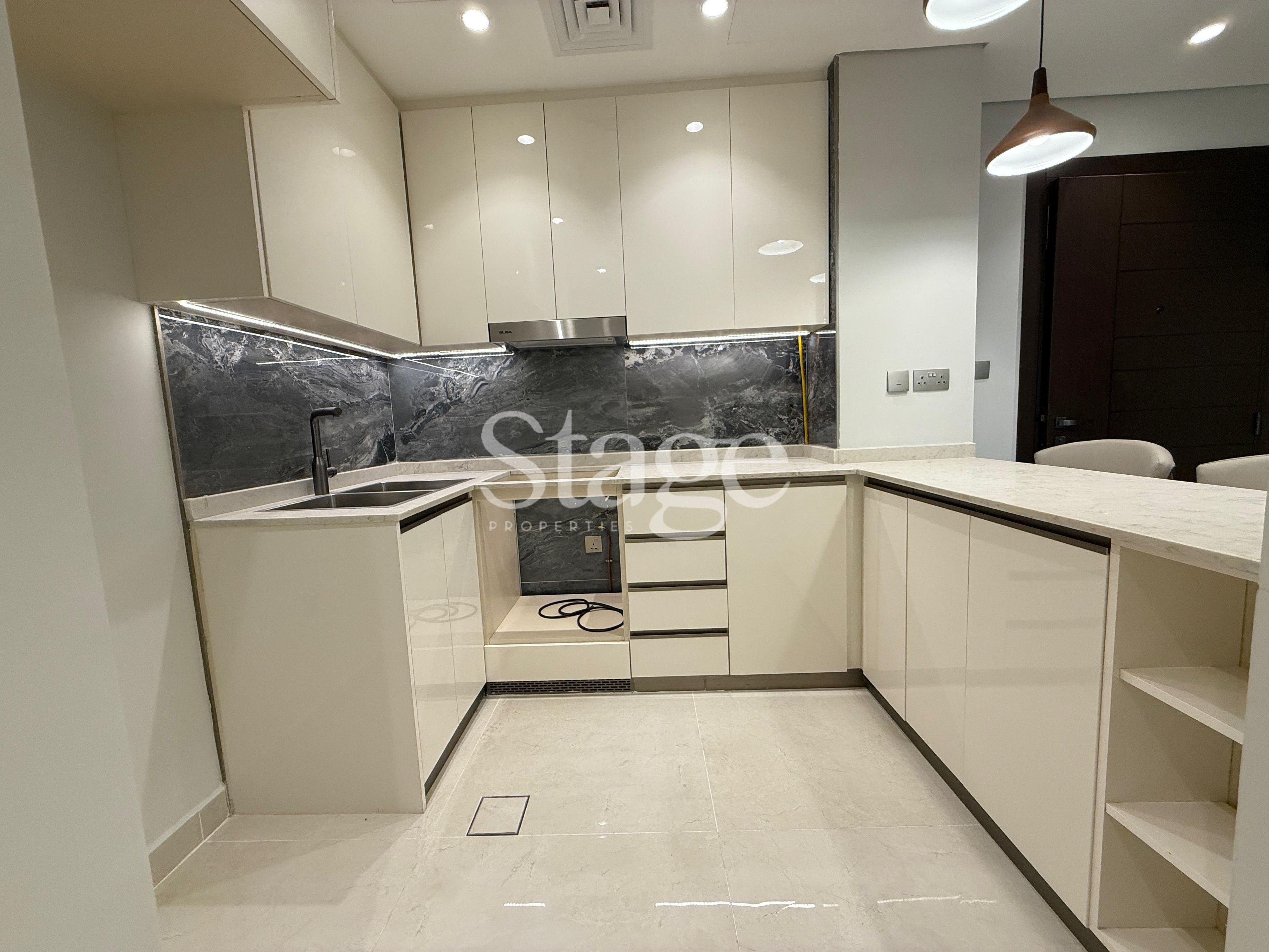 شقة من ٣ غرف نوم للإيجار في Business Bay، Dubai AP8132L