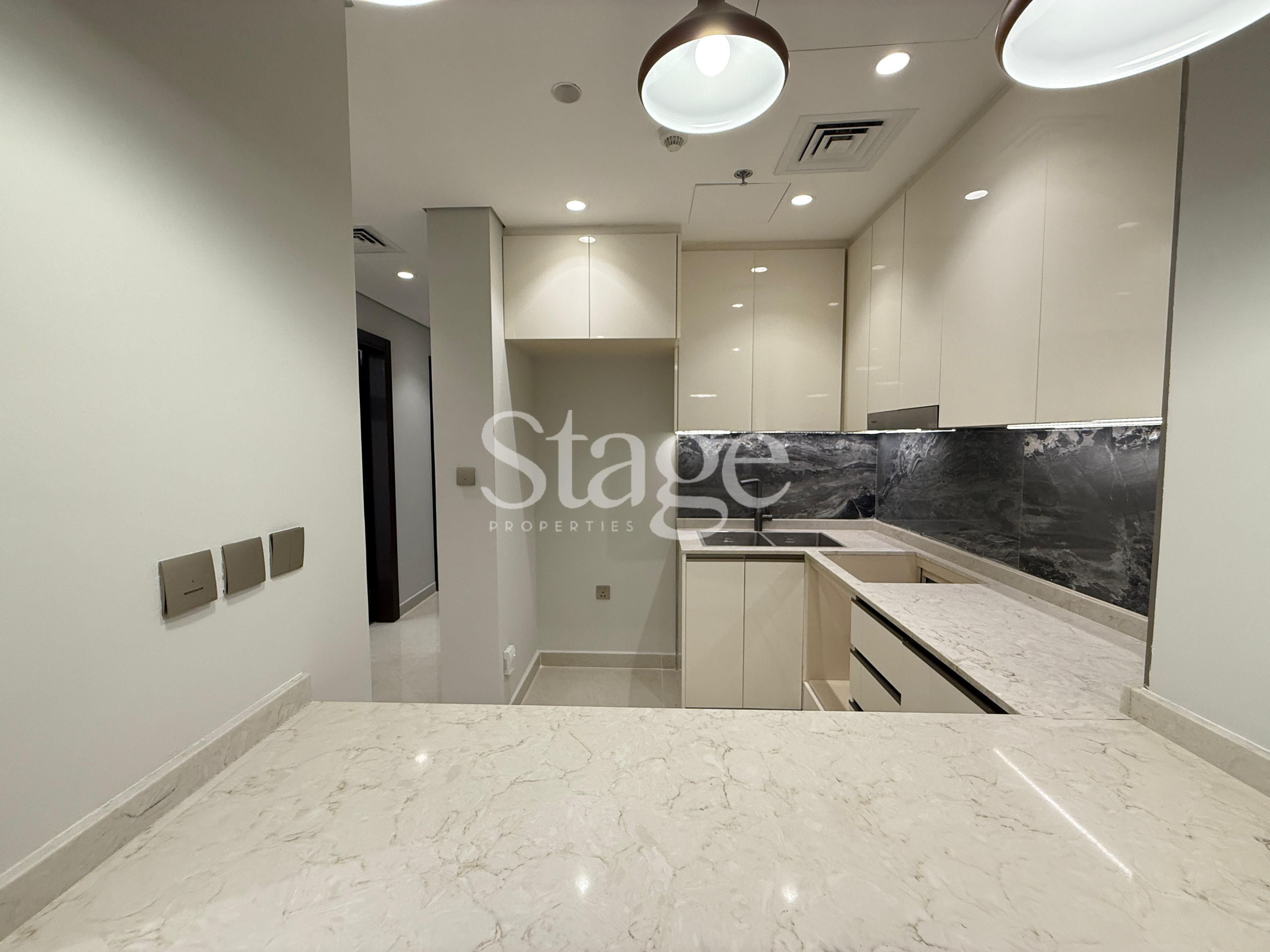 شقة من ٣ غرف نوم للإيجار في Business Bay، Dubai AP8132L